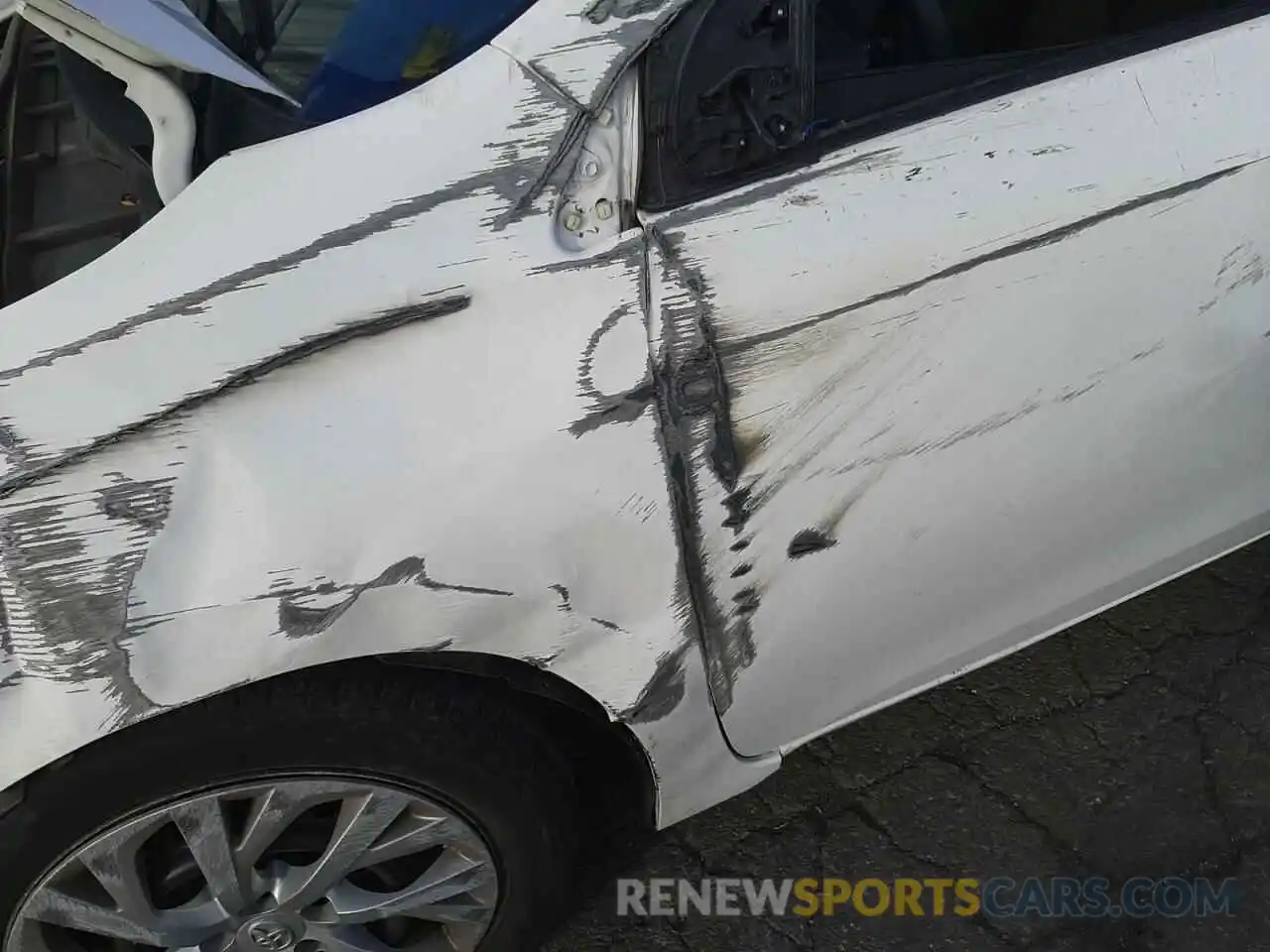 10 Photograph of a damaged car 5YFBURHE4KP935533 TOYOTA COROLLA 2019