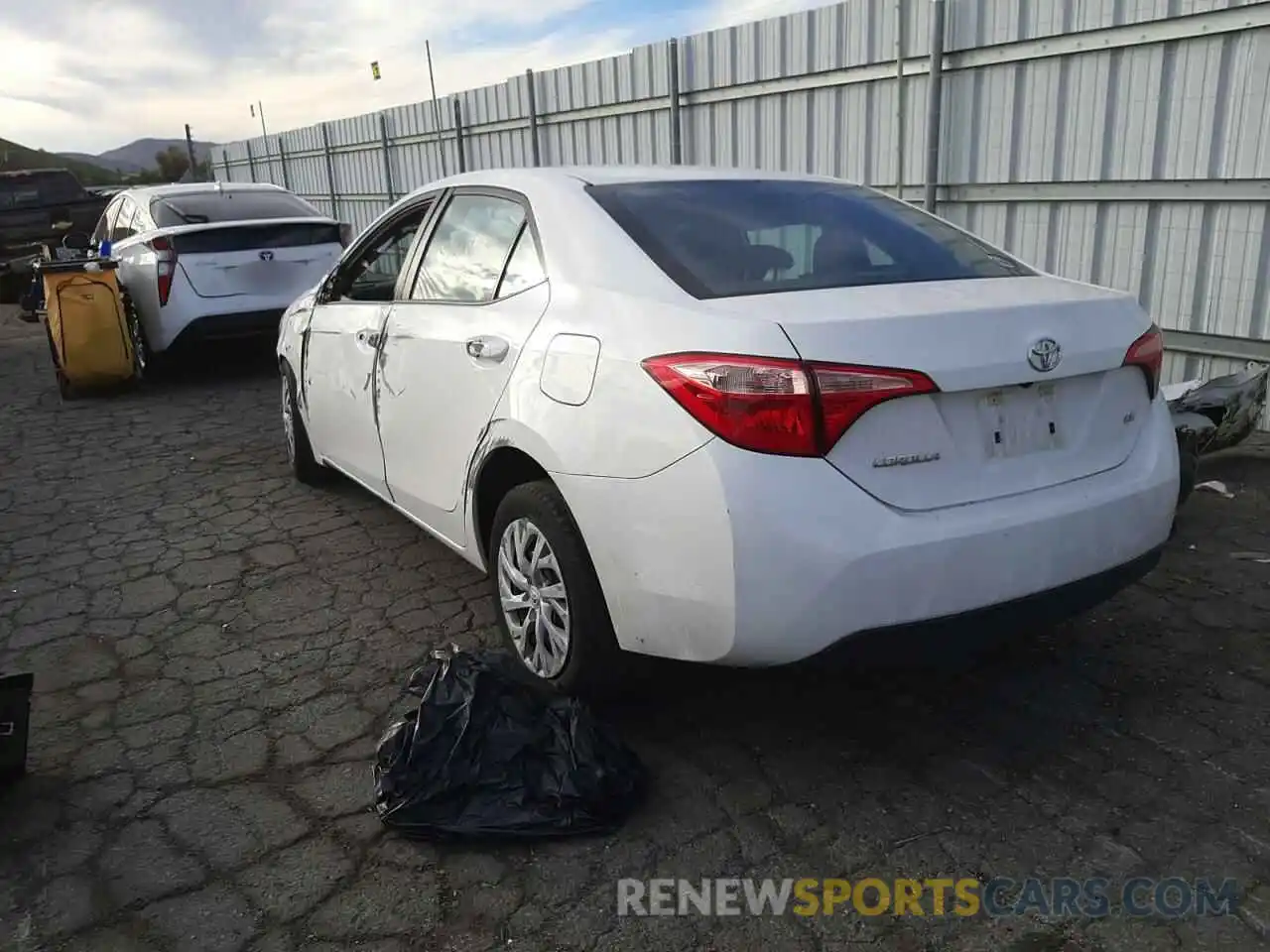 3 Photograph of a damaged car 5YFBURHE4KP935533 TOYOTA COROLLA 2019