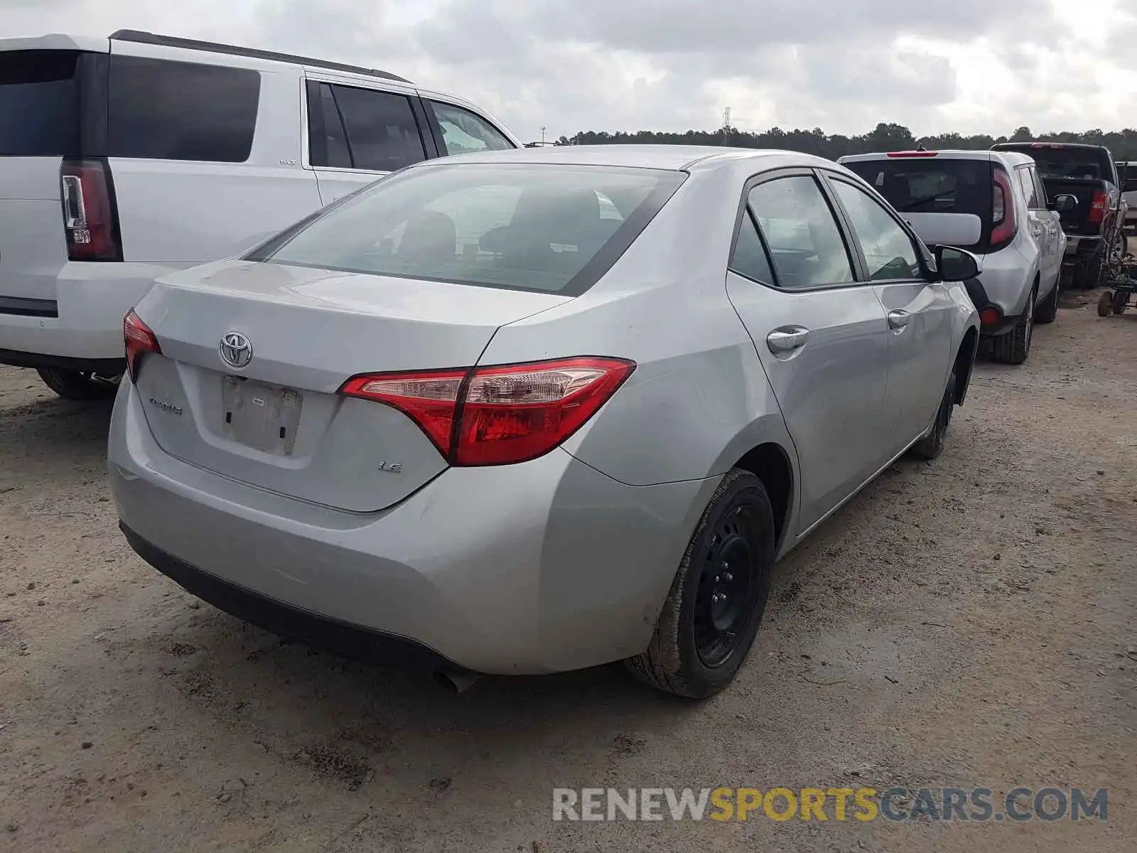 4 Photograph of a damaged car 5YFBURHE4KP939484 TOYOTA COROLLA 2019