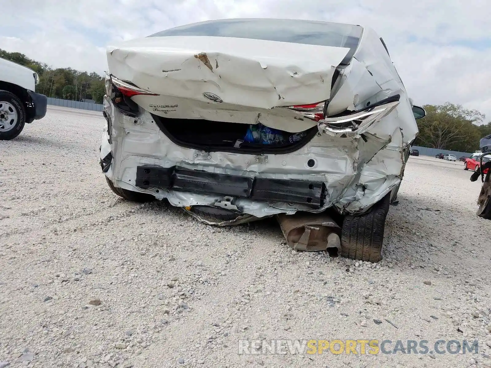 9 Photograph of a damaged car 5YFBURHE4KP944653 TOYOTA COROLLA 2019