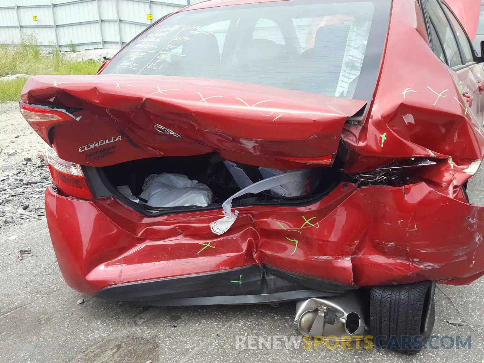 9 Photograph of a damaged car 5YFBURHE4KP947357 TOYOTA COROLLA 2019