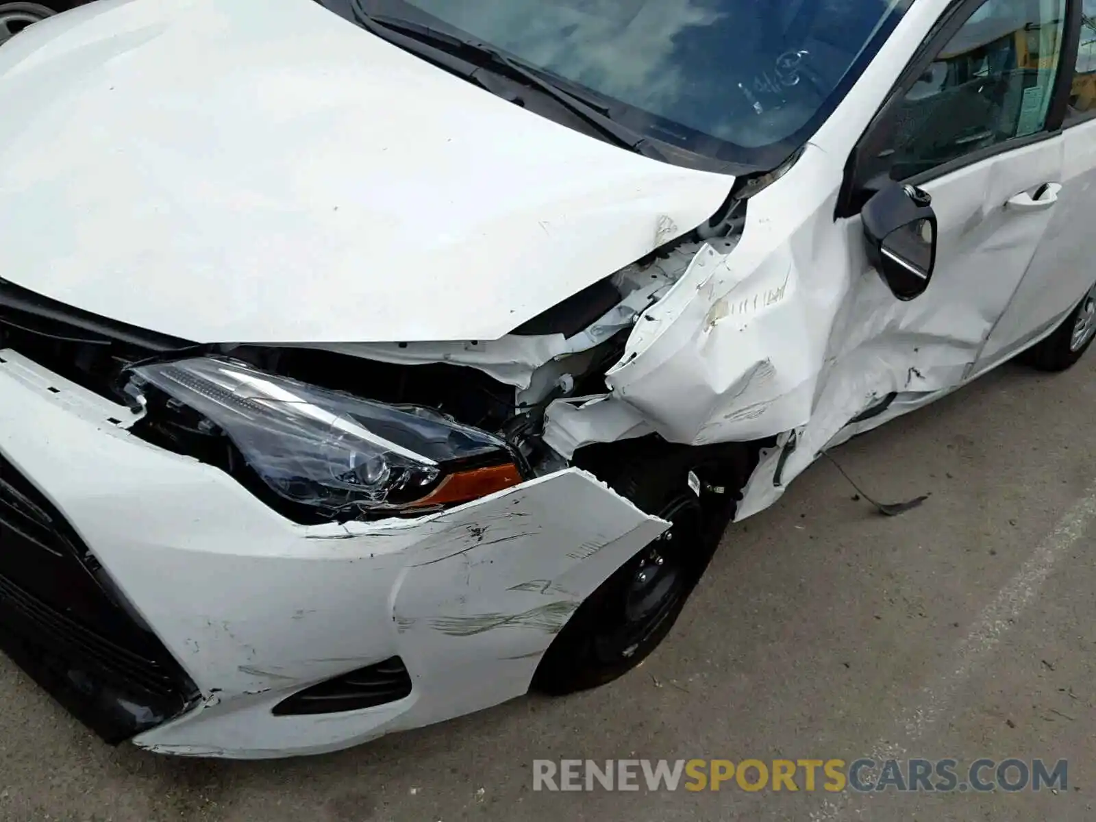 9 Photograph of a damaged car 5YFBURHE4KP949643 TOYOTA COROLLA 2019