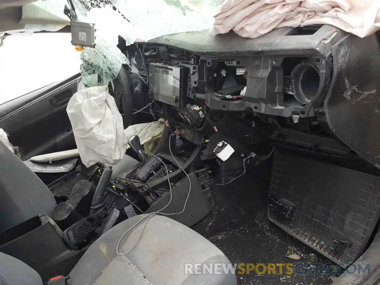 5 Photograph of a damaged car 5YFBURHE5KP856369 TOYOTA COROLLA 2019