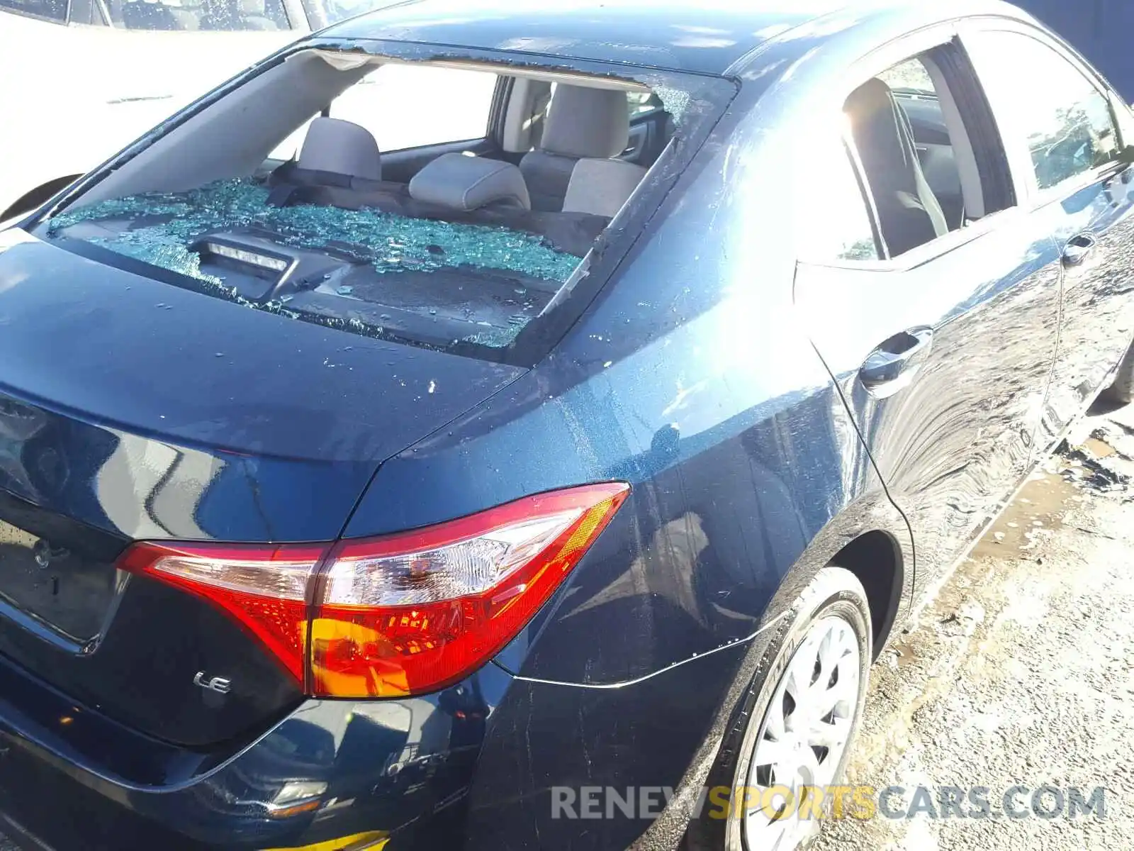 9 Photograph of a damaged car 5YFBURHE5KP859126 TOYOTA COROLLA 2019