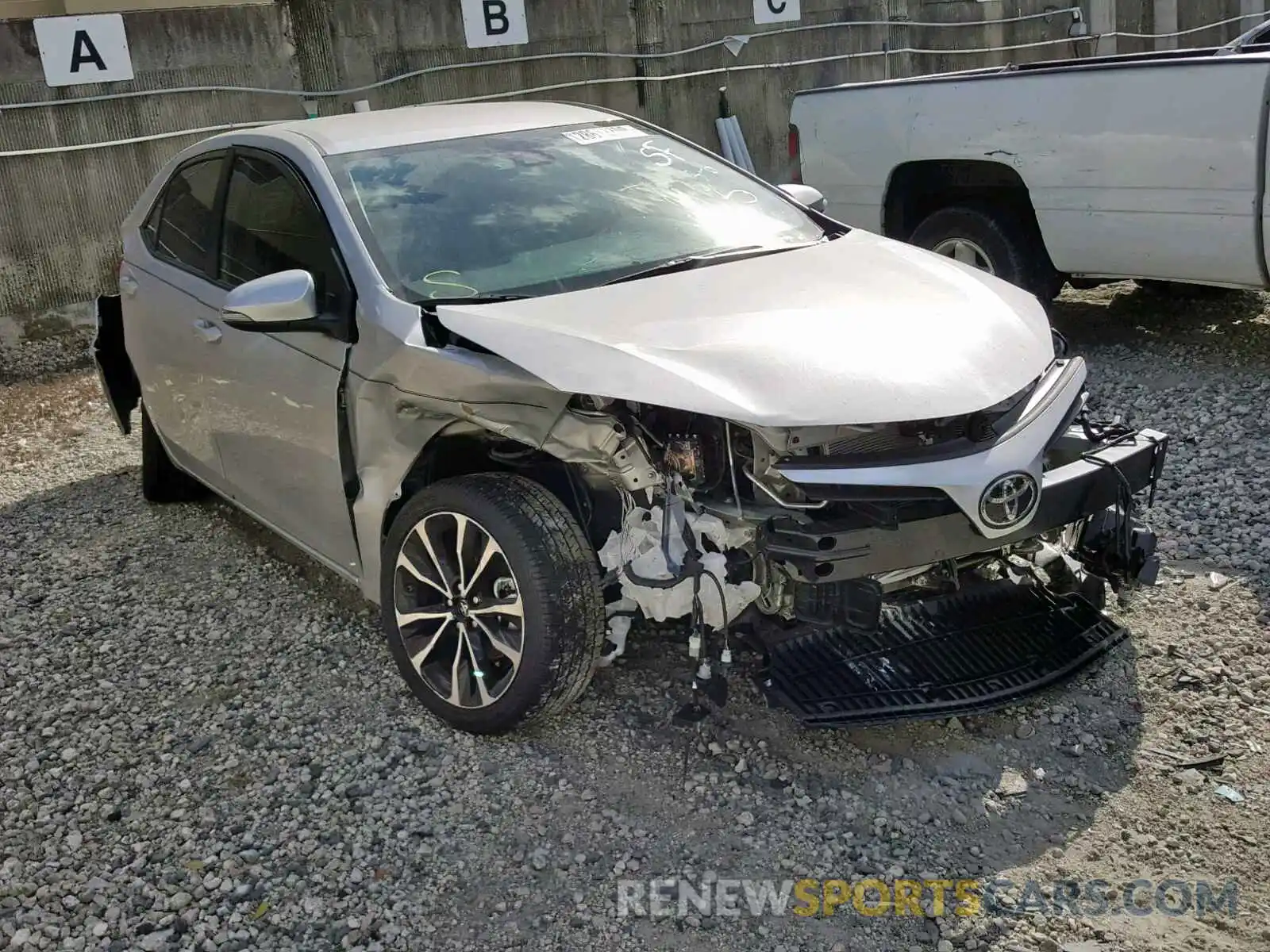 1 Фотография поврежденного автомобиля 5YFBURHE5KP861846 TOYOTA COROLLA 2019