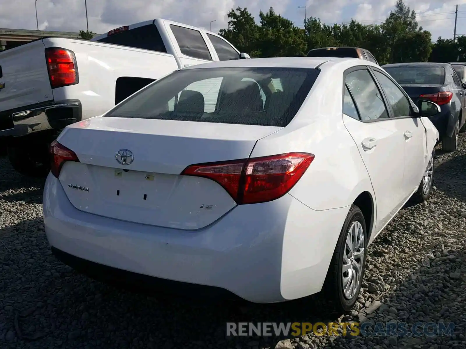 4 Photograph of a damaged car 5YFBURHE5KP862009 TOYOTA COROLLA 2019