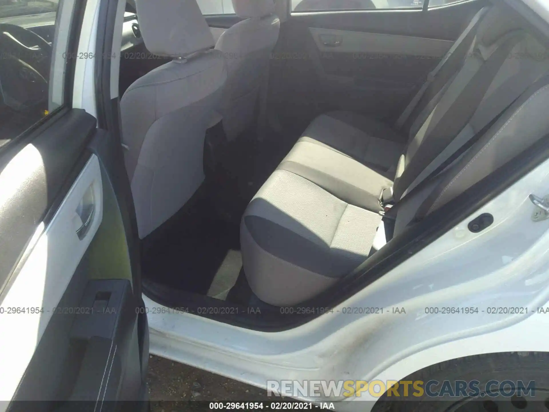 8 Photograph of a damaged car 5YFBURHE5KP866271 TOYOTA COROLLA 2019