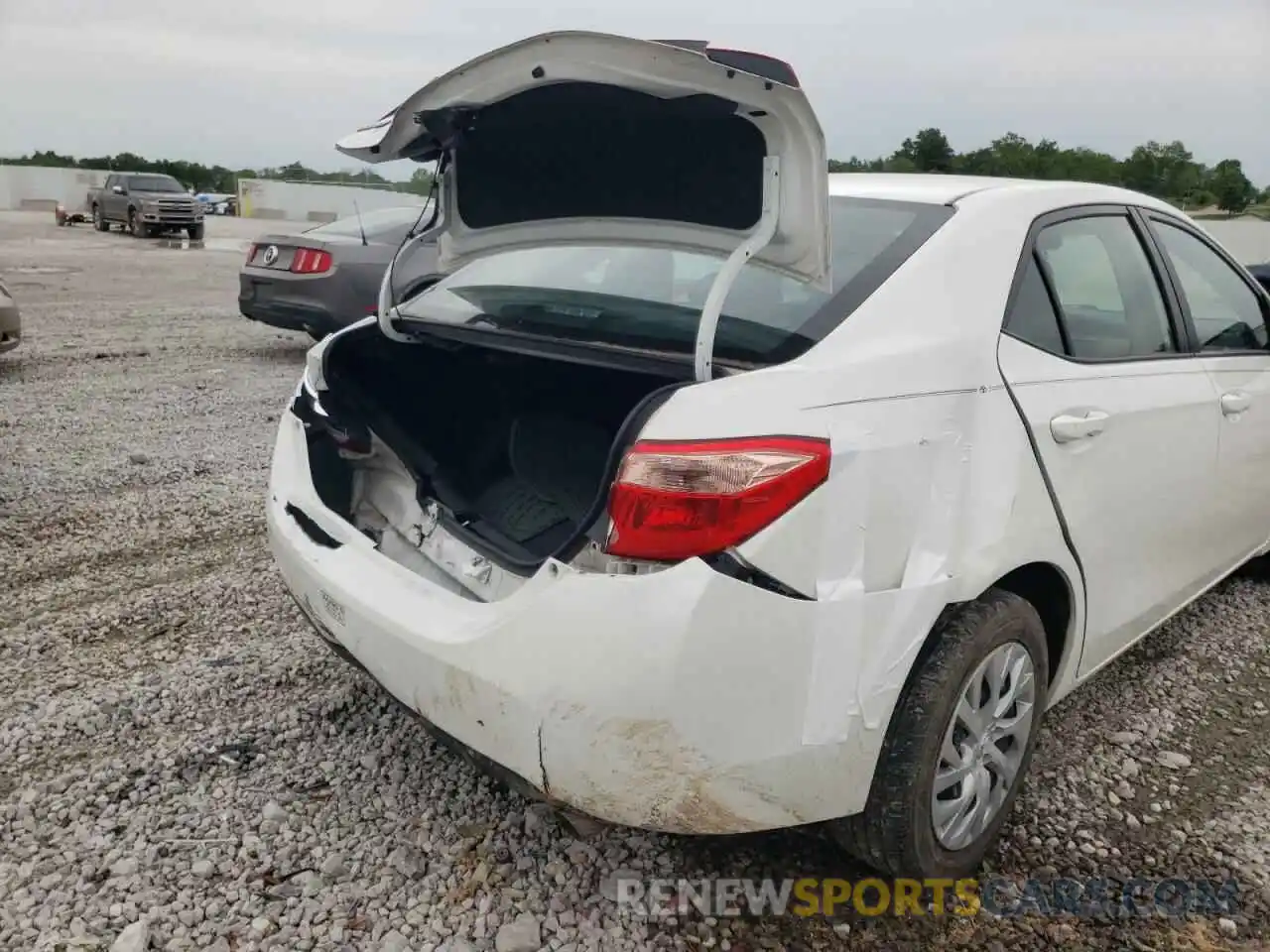 9 Photograph of a damaged car 5YFBURHE5KP866707 TOYOTA COROLLA 2019