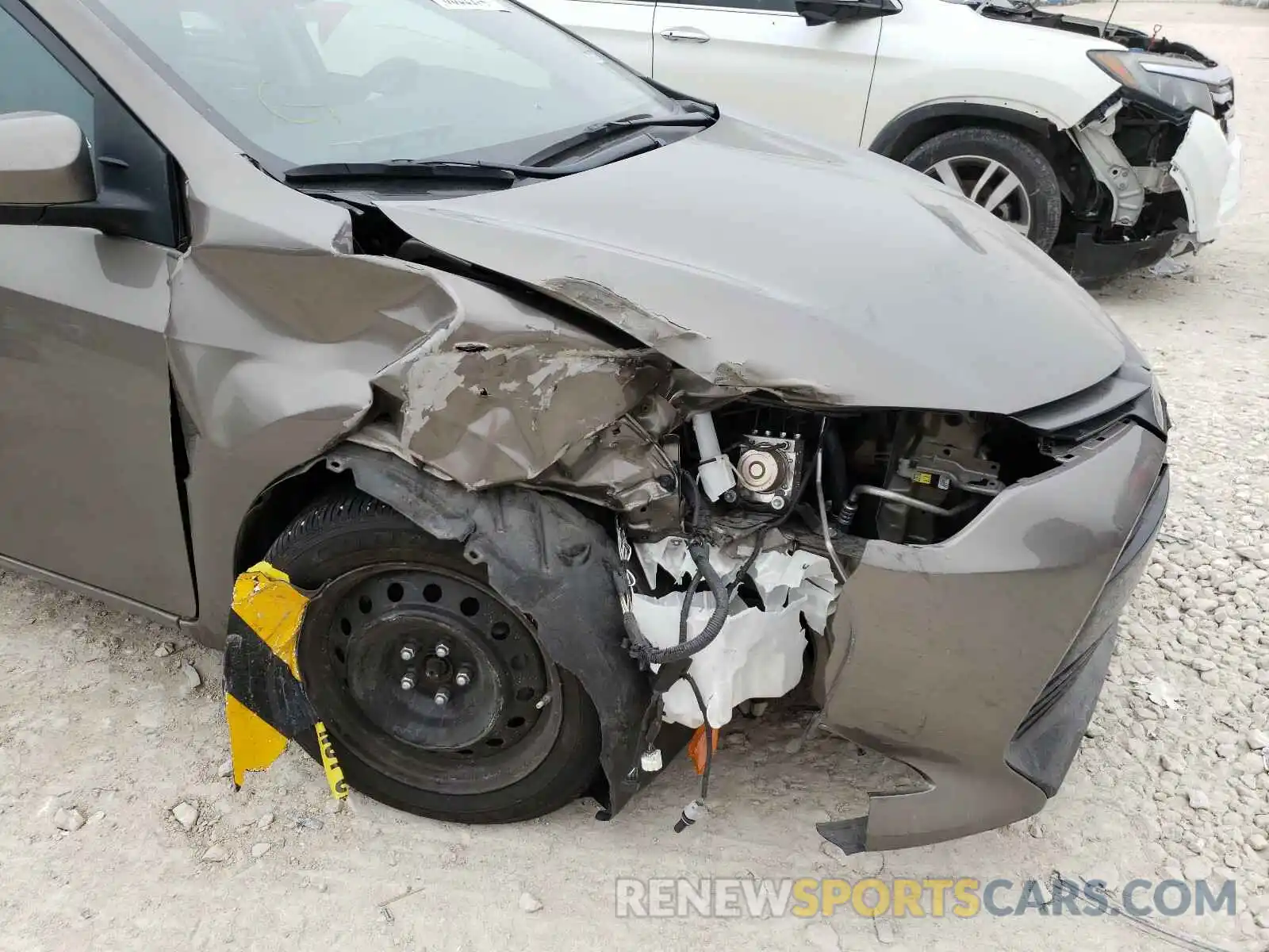9 Photograph of a damaged car 5YFBURHE5KP870482 TOYOTA COROLLA 2019