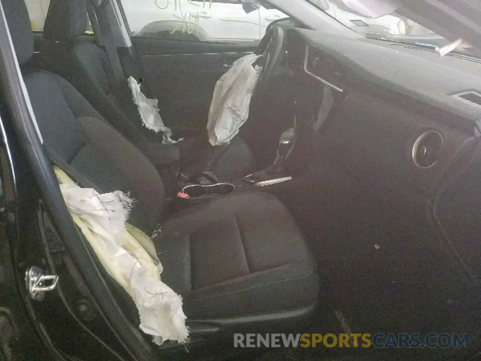 5 Photograph of a damaged car 5YFBURHE5KP875228 TOYOTA COROLLA 2019