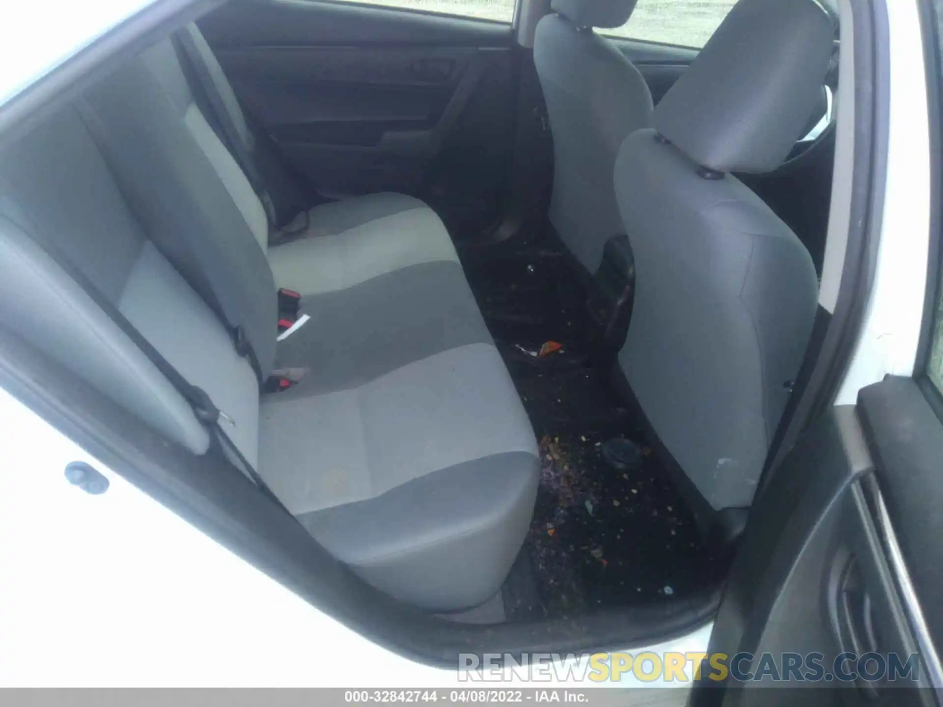 8 Photograph of a damaged car 5YFBURHE5KP876315 TOYOTA COROLLA 2019