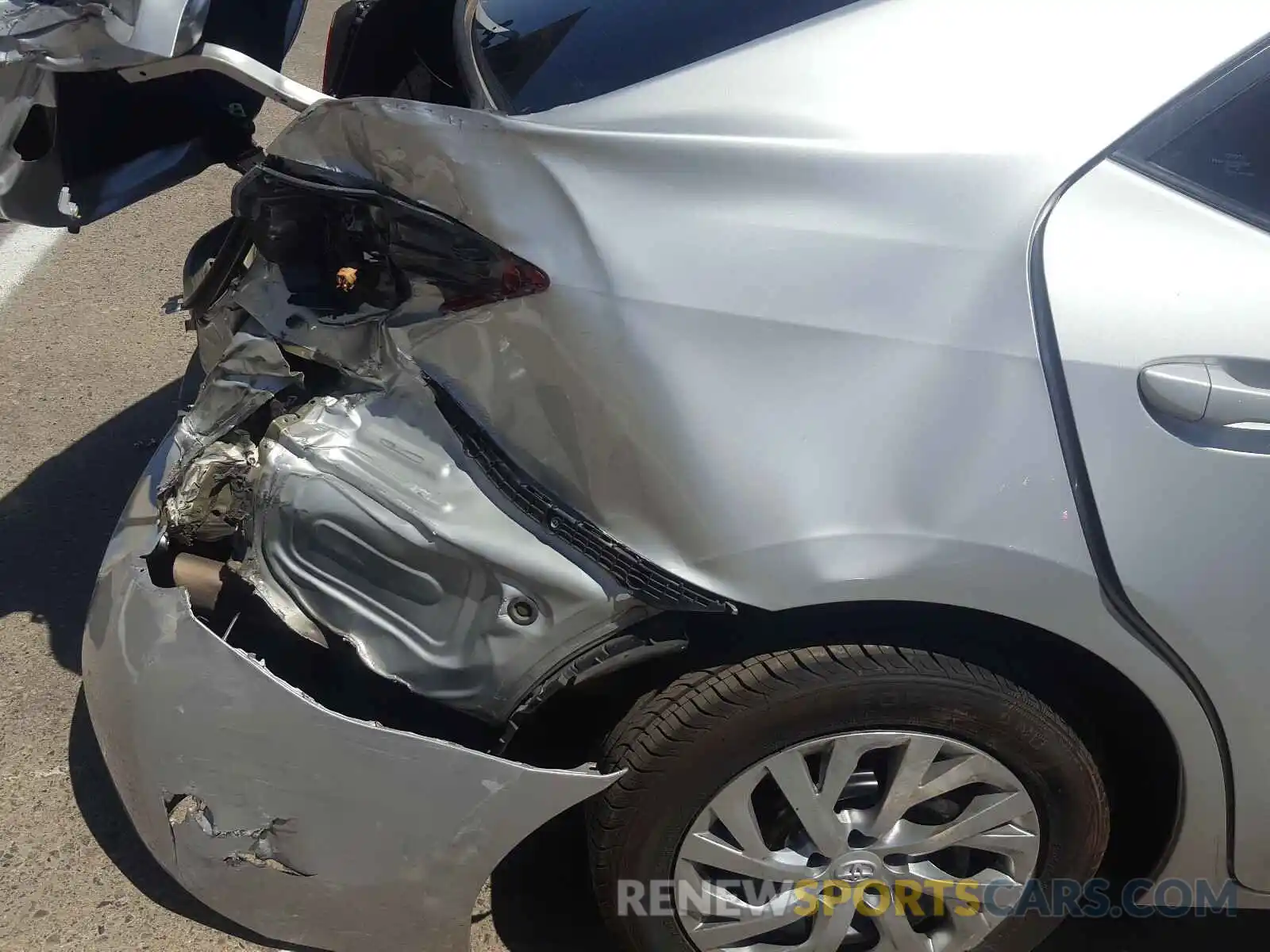 9 Photograph of a damaged car 5YFBURHE5KP884494 TOYOTA COROLLA 2019