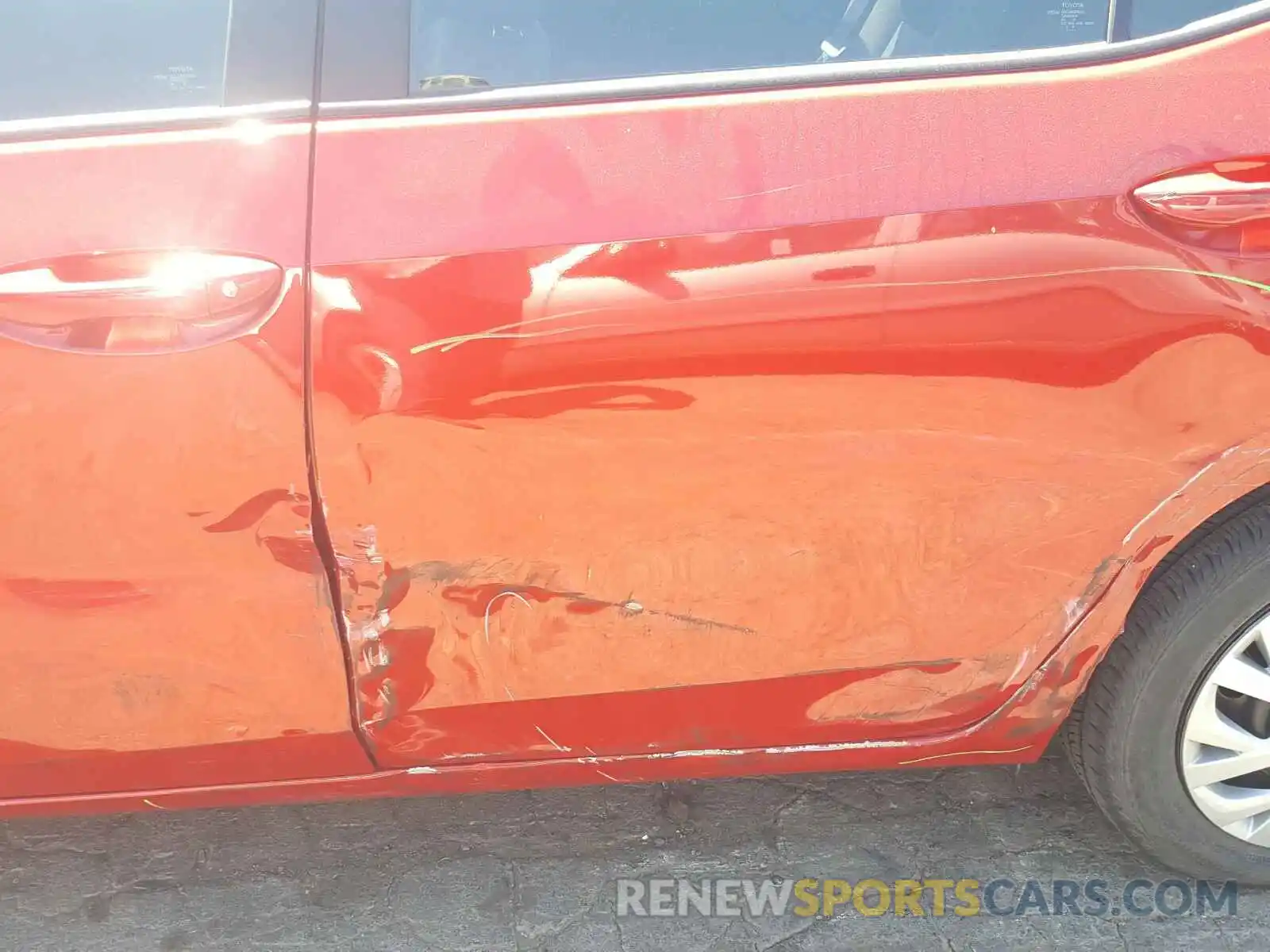 9 Photograph of a damaged car 5YFBURHE5KP885371 TOYOTA COROLLA 2019