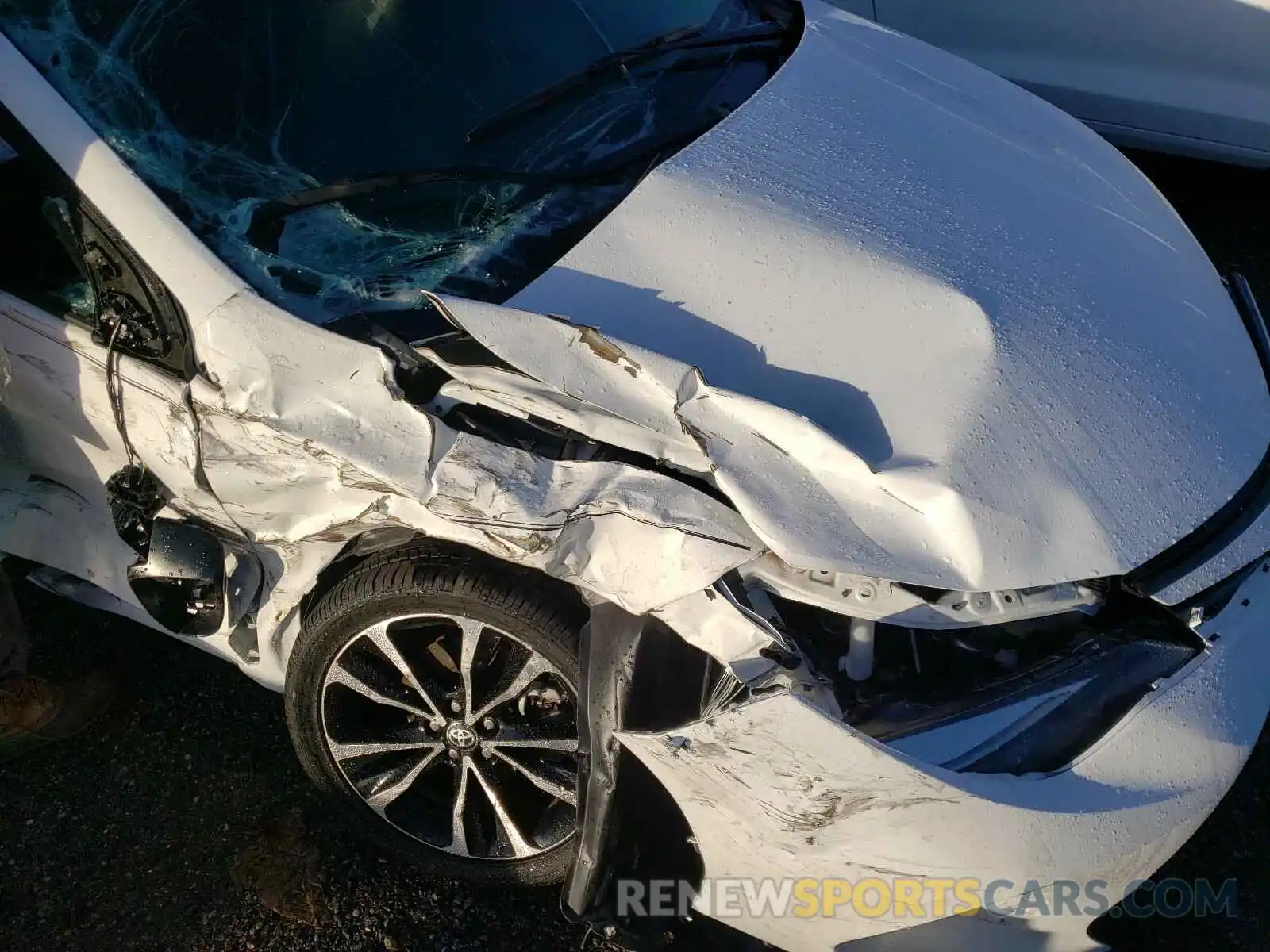 9 Photograph of a damaged car 5YFBURHE5KP885550 TOYOTA COROLLA 2019