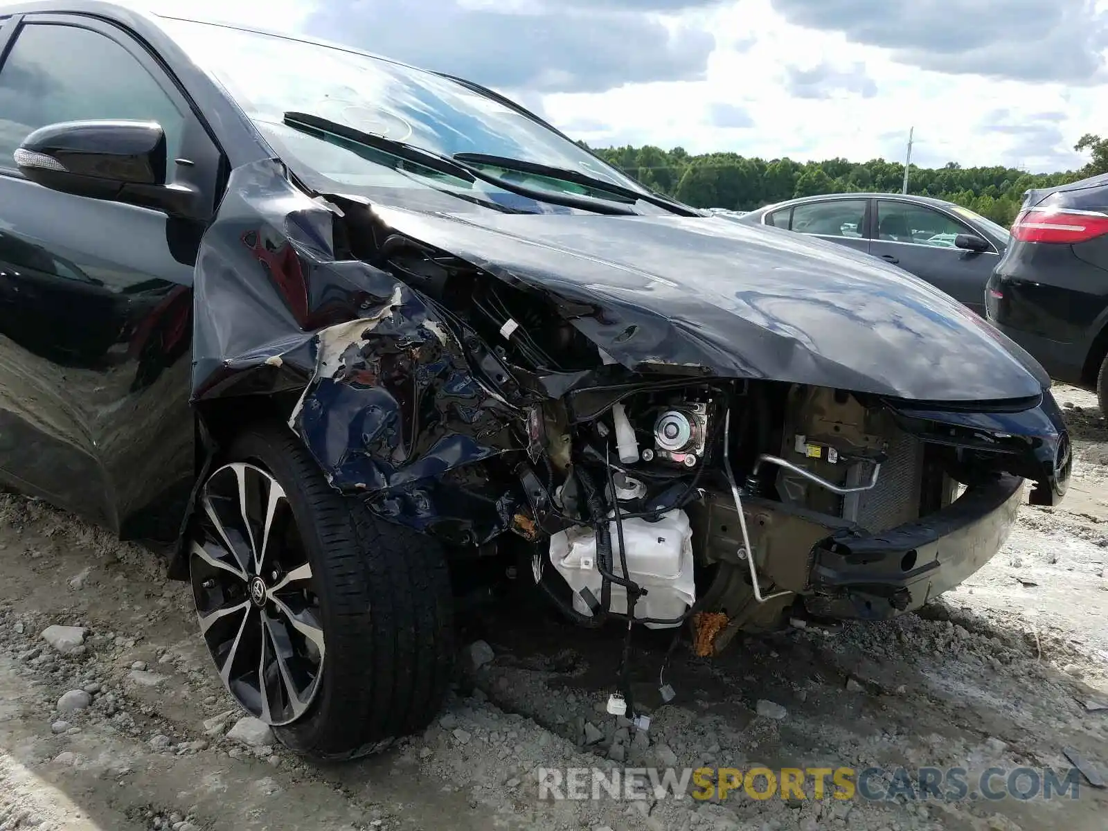 9 Photograph of a damaged car 5YFBURHE5KP886164 TOYOTA COROLLA 2019