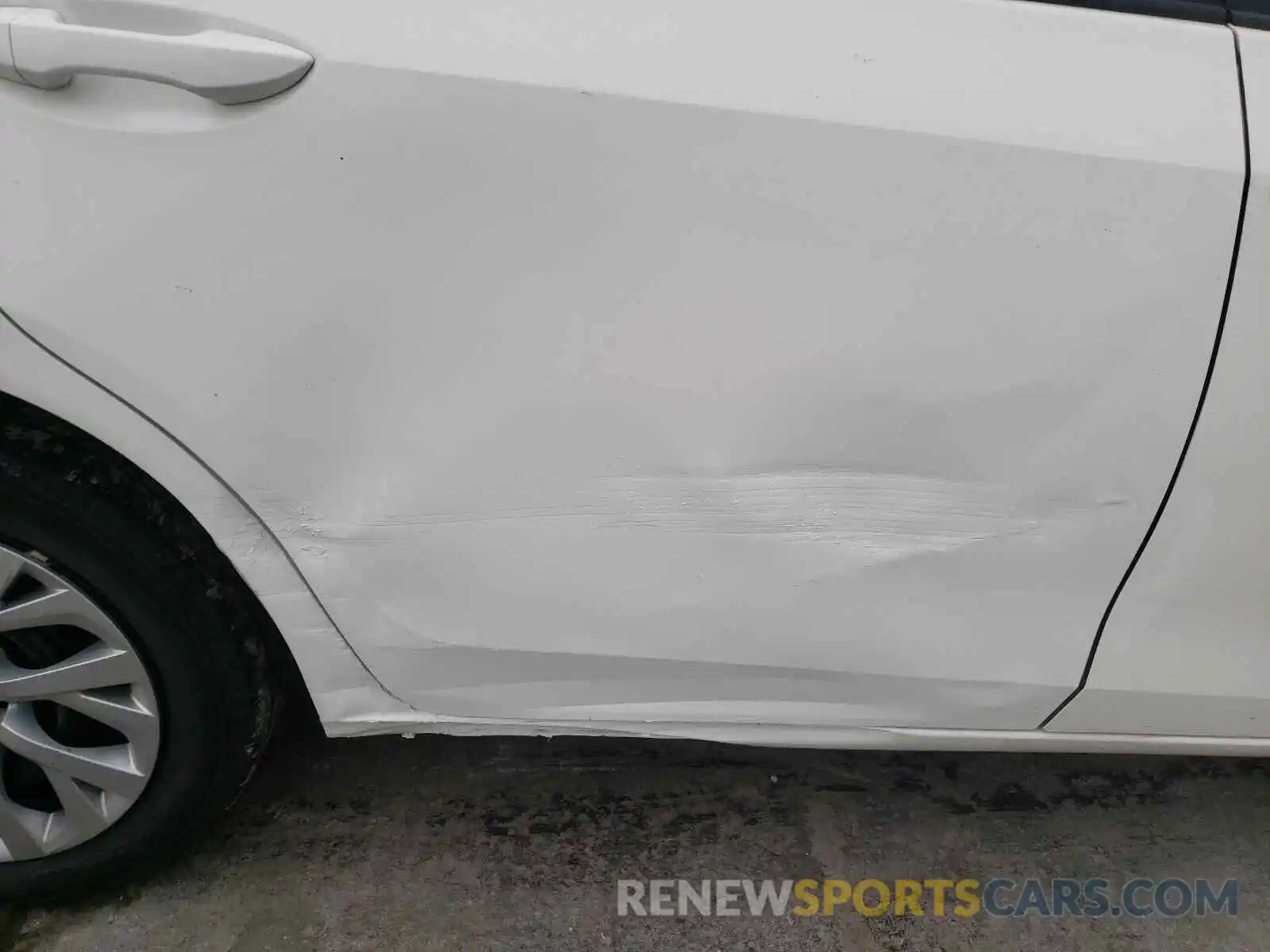 9 Photograph of a damaged car 5YFBURHE5KP887511 TOYOTA COROLLA 2019