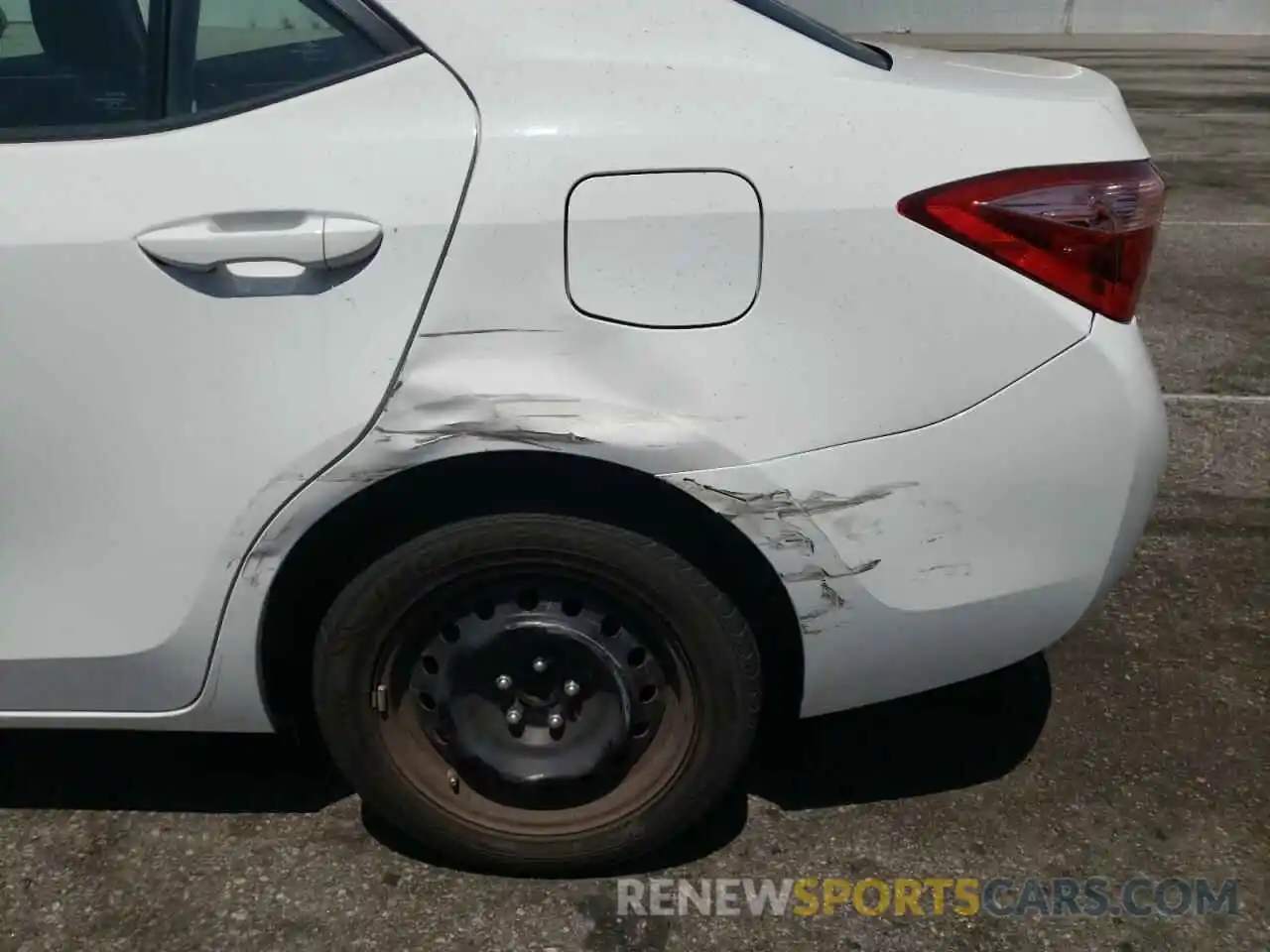 9 Photograph of a damaged car 5YFBURHE5KP887878 TOYOTA COROLLA 2019