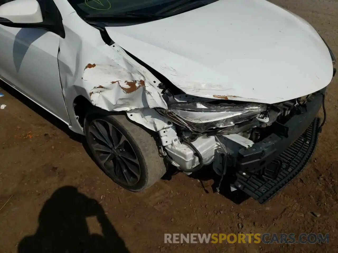 9 Photograph of a damaged car 5YFBURHE5KP890862 TOYOTA COROLLA 2019