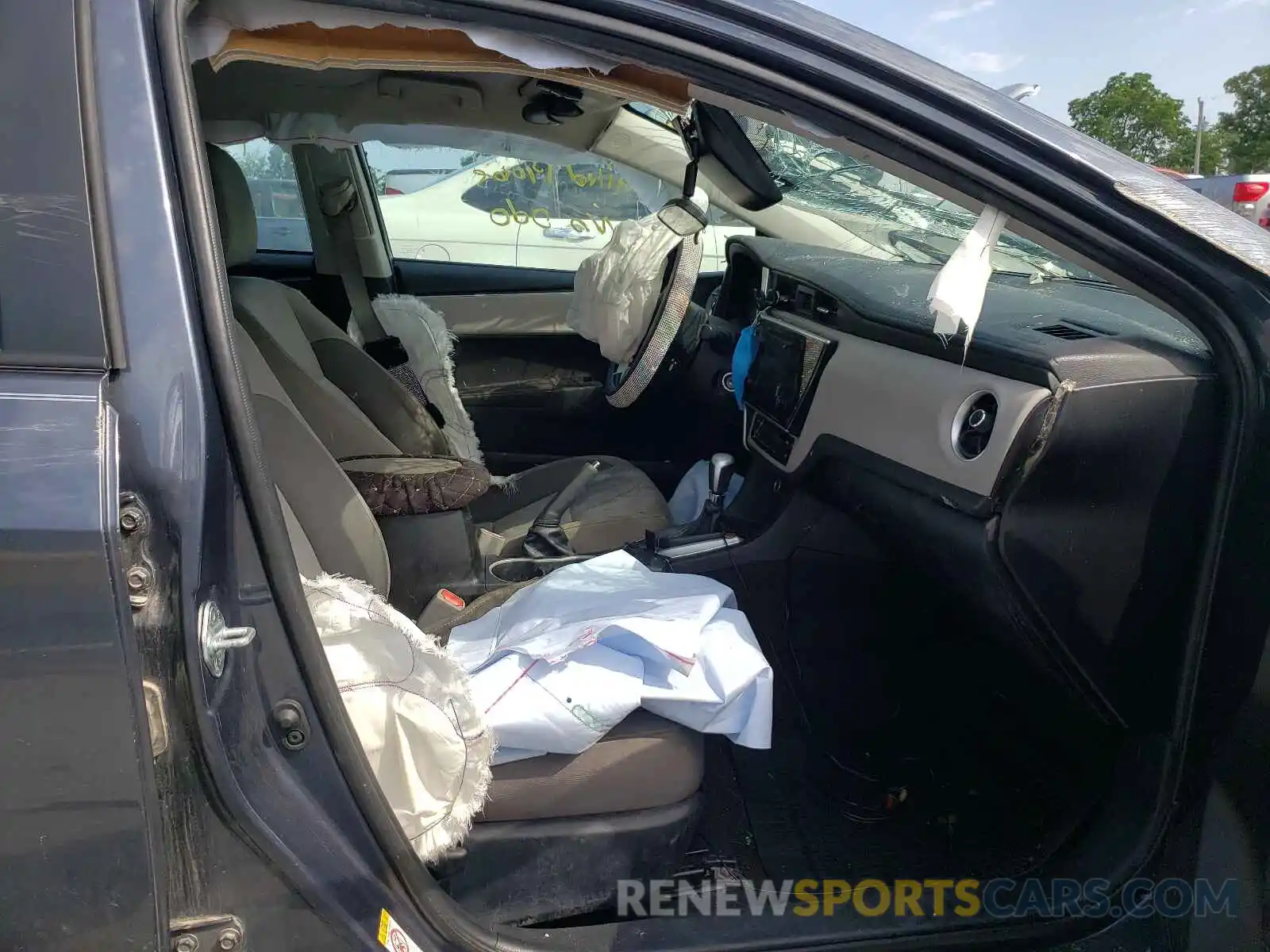 5 Photograph of a damaged car 5YFBURHE5KP891090 TOYOTA COROLLA 2019