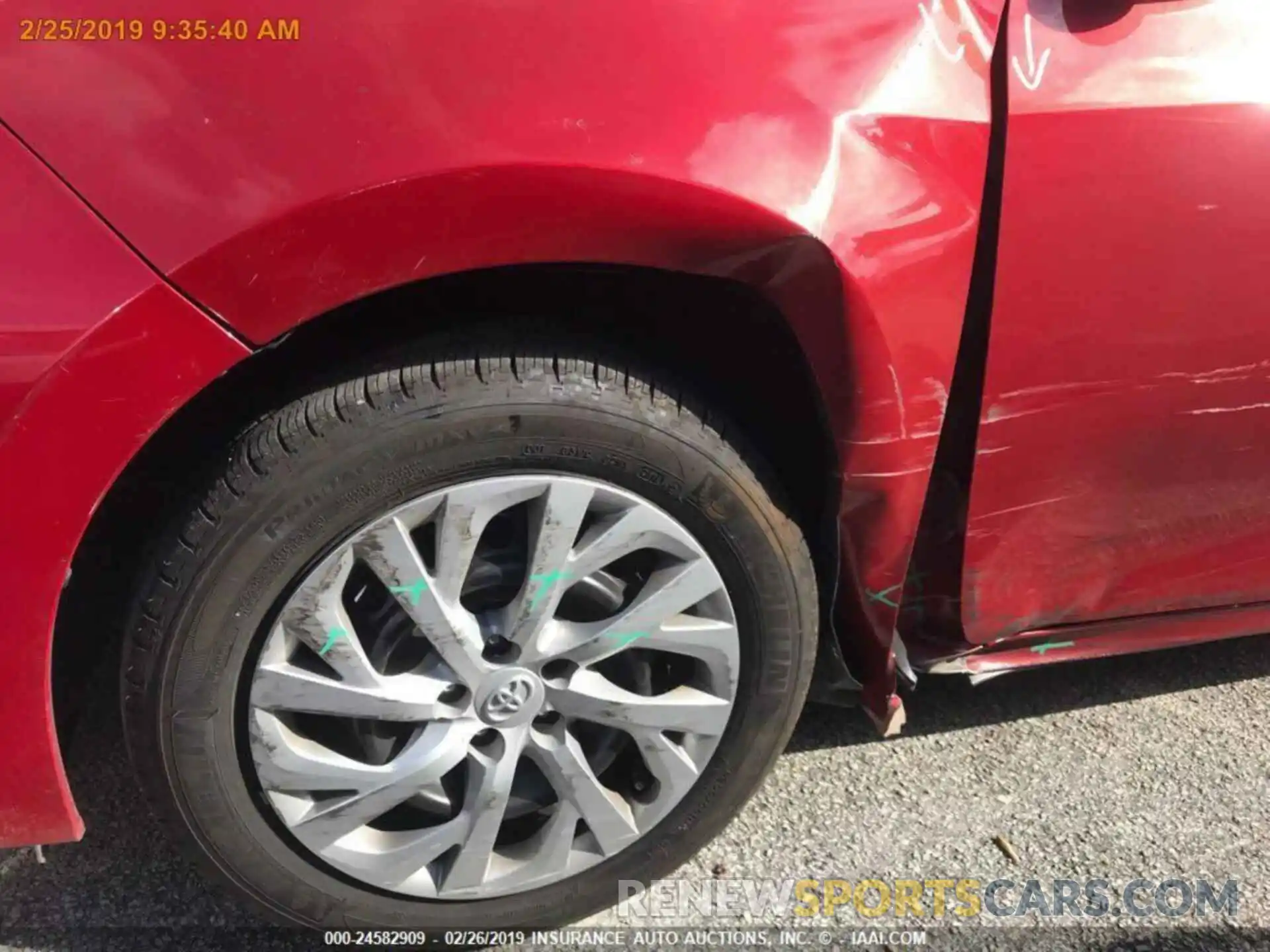 14 Photograph of a damaged car 5YFBURHE5KP891557 TOYOTA COROLLA 2019