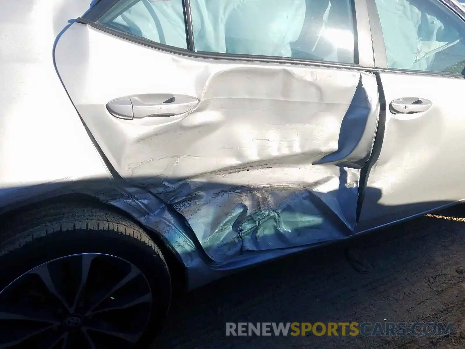 9 Photograph of a damaged car 5YFBURHE5KP891770 TOYOTA COROLLA 2019