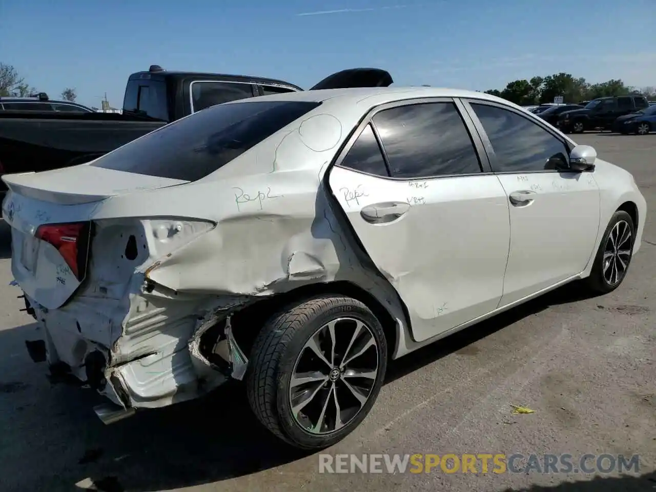 3 Photograph of a damaged car 5YFBURHE5KP892773 TOYOTA COROLLA 2019