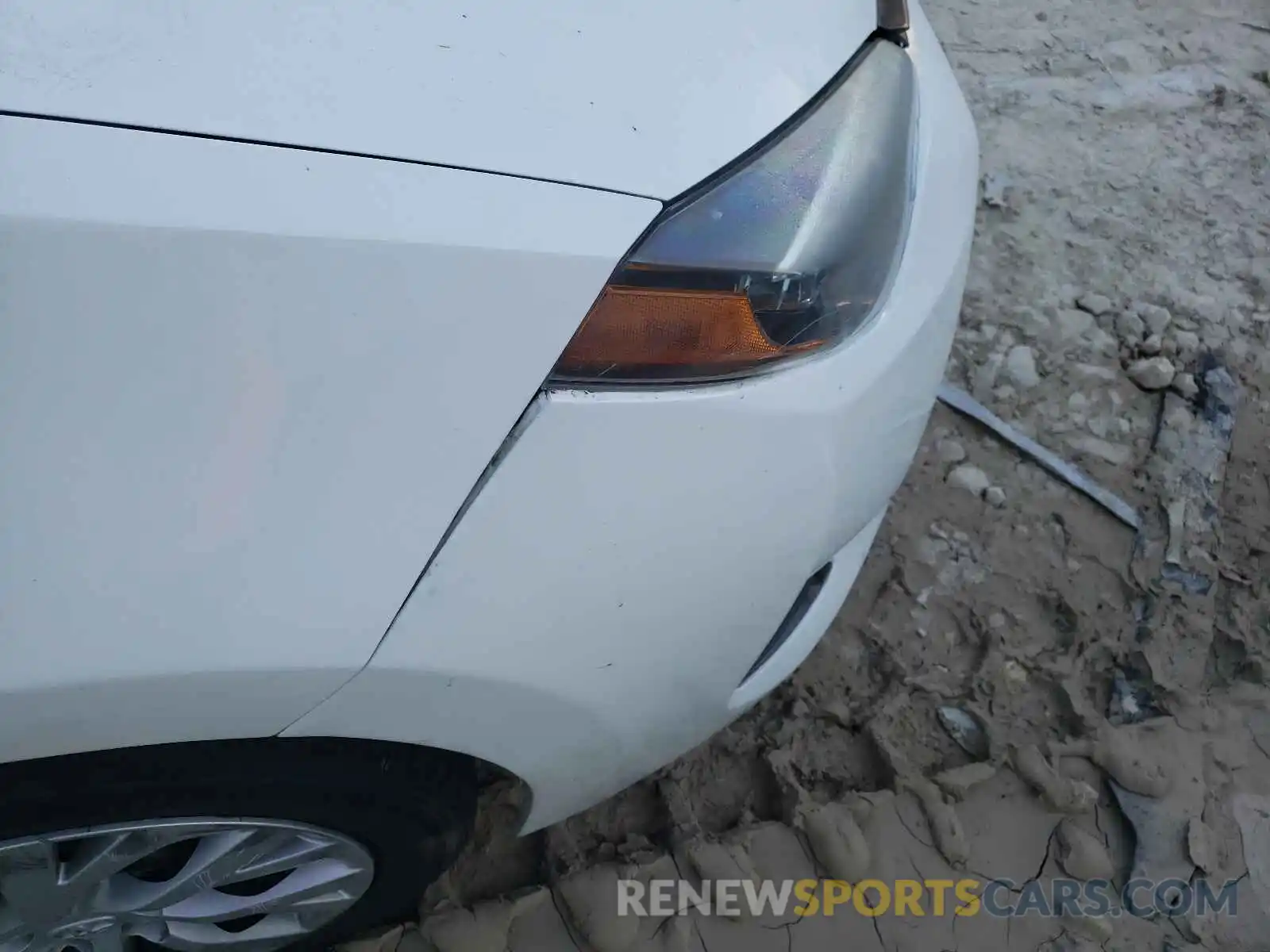 9 Photograph of a damaged car 5YFBURHE5KP898329 TOYOTA COROLLA 2019