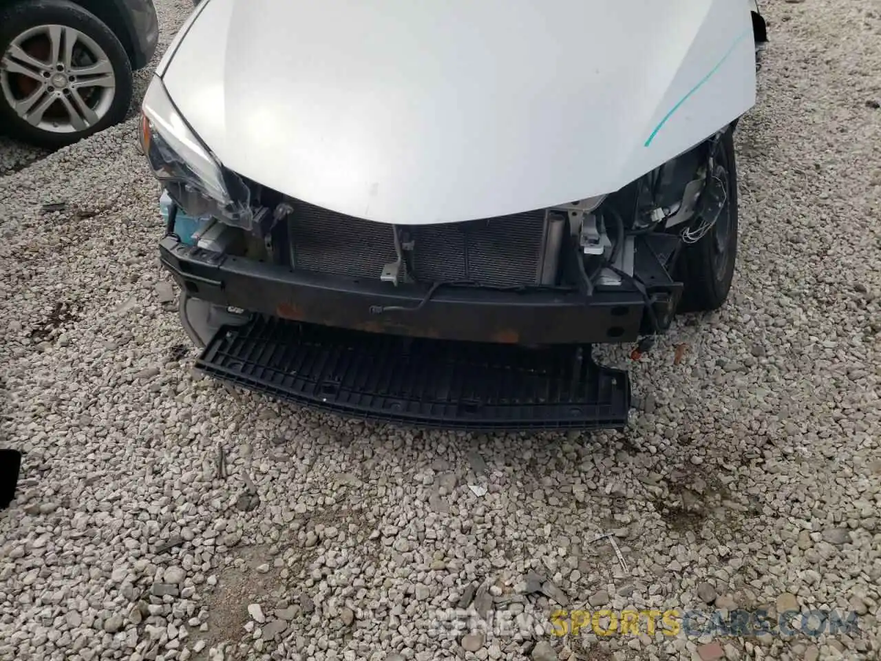 9 Photograph of a damaged car 5YFBURHE5KP900676 TOYOTA COROLLA 2019