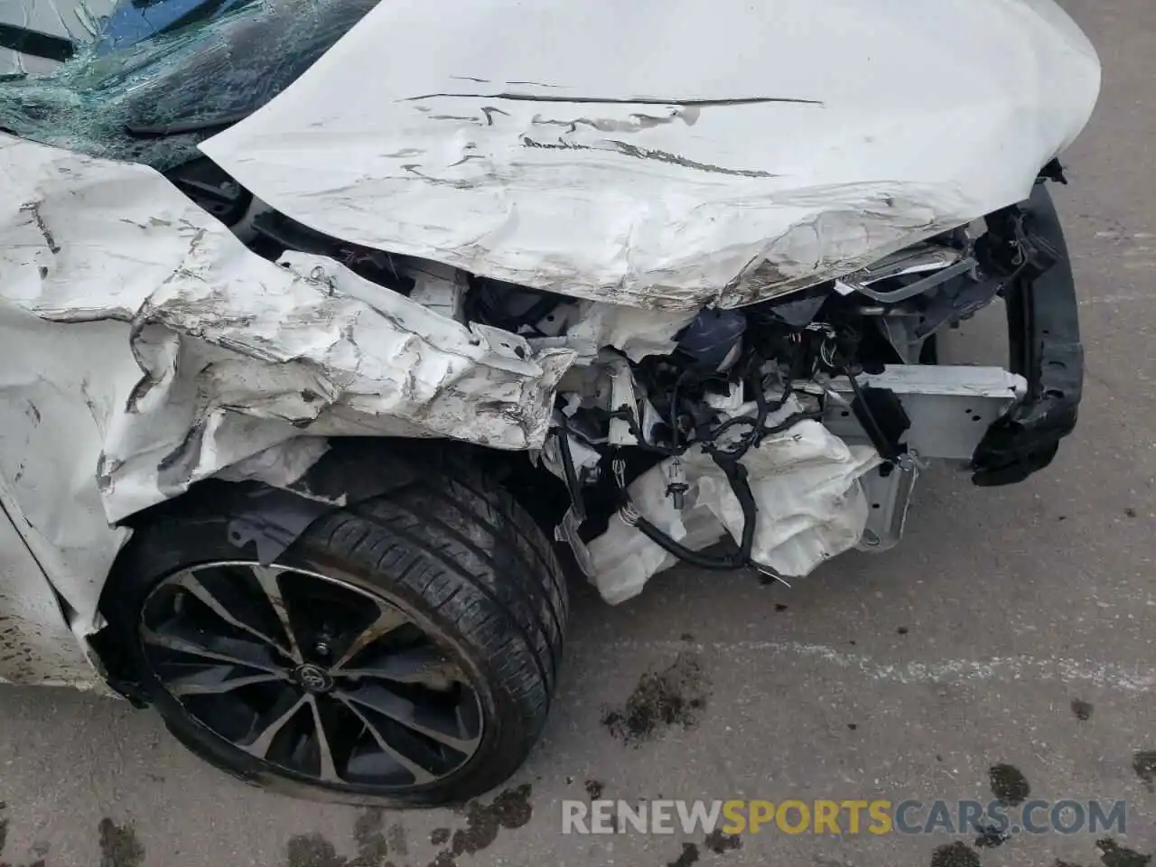 9 Photograph of a damaged car 5YFBURHE5KP908146 TOYOTA COROLLA 2019