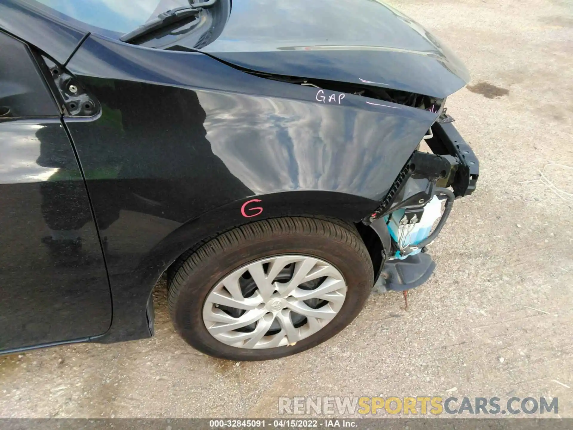 15 Photograph of a damaged car 5YFBURHE5KP910866 TOYOTA COROLLA 2019