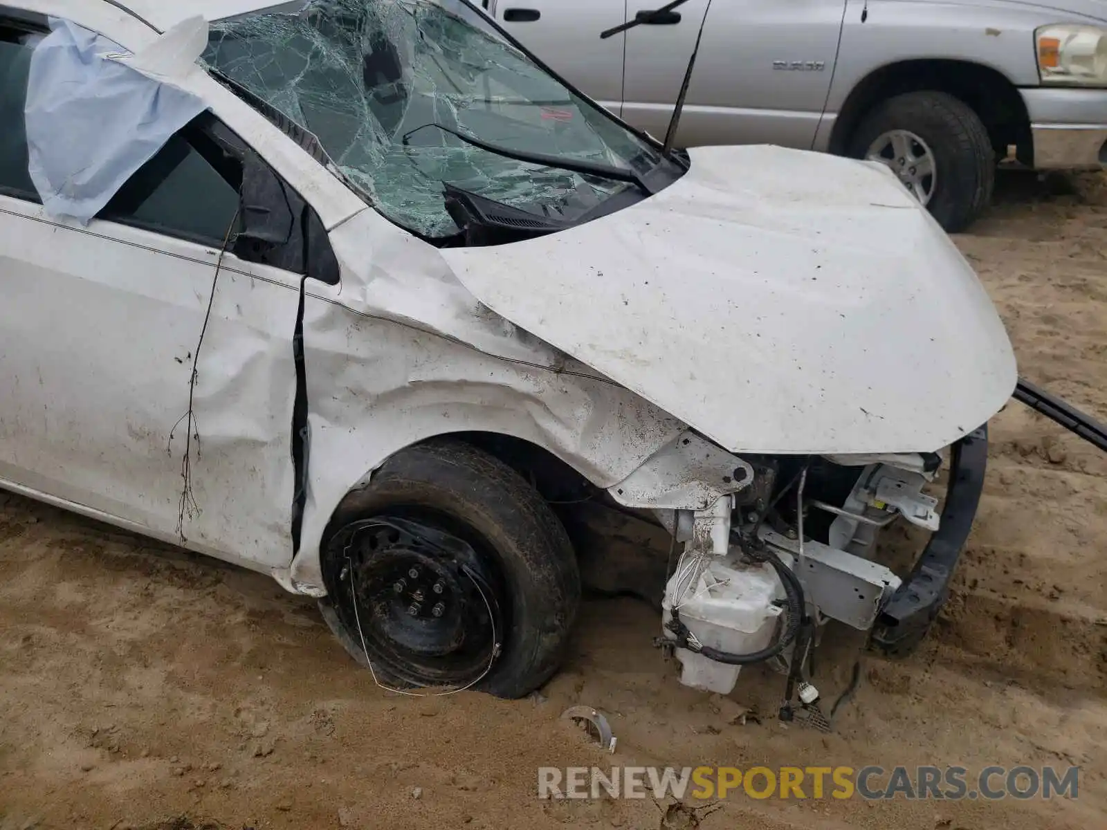 9 Photograph of a damaged car 5YFBURHE5KP913461 TOYOTA COROLLA 2019