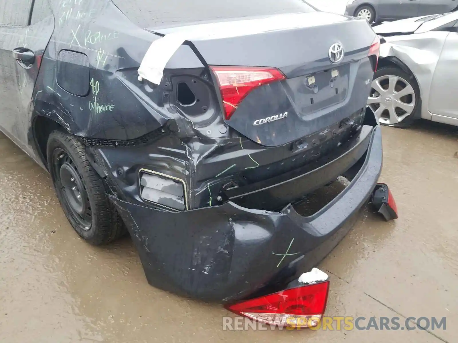 9 Photograph of a damaged car 5YFBURHE5KP914691 TOYOTA COROLLA 2019