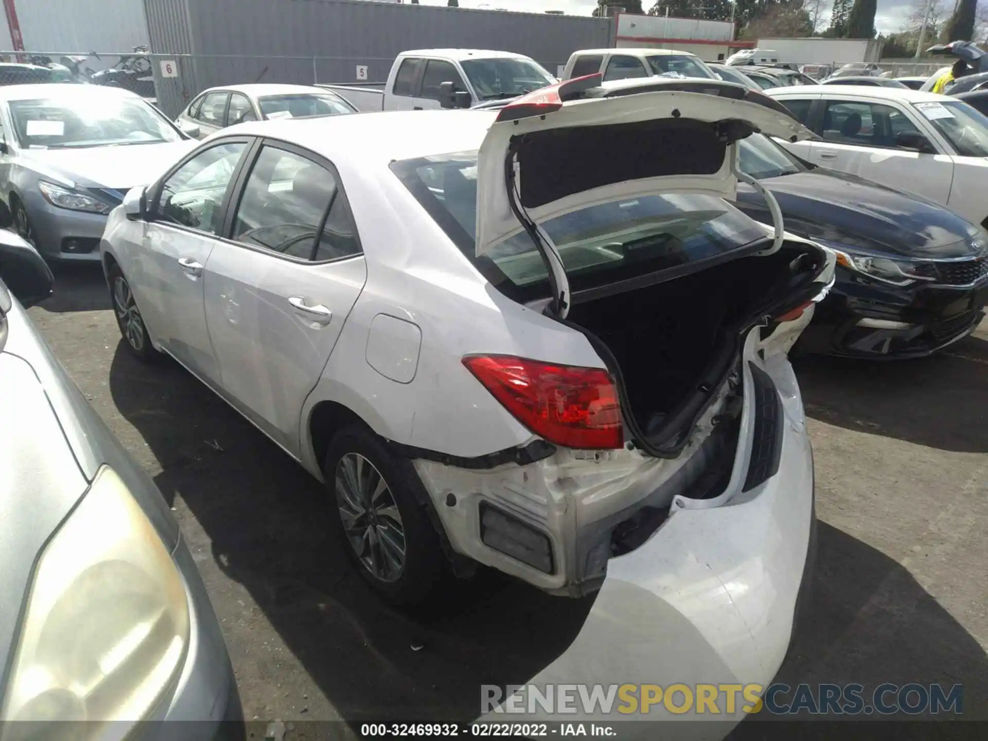 3 Photograph of a damaged car 5YFBURHE5KP917915 TOYOTA COROLLA 2019