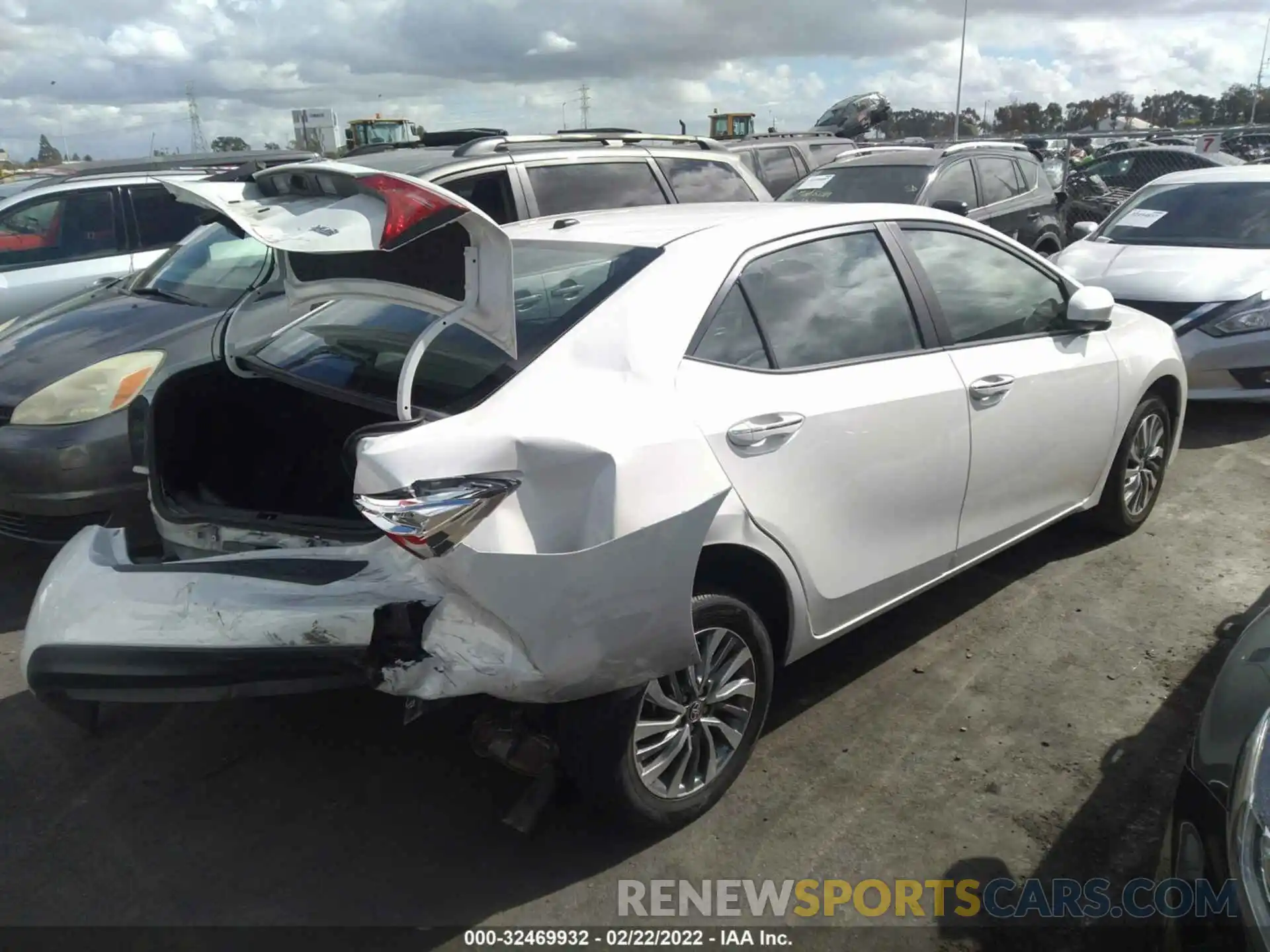 4 Photograph of a damaged car 5YFBURHE5KP917915 TOYOTA COROLLA 2019