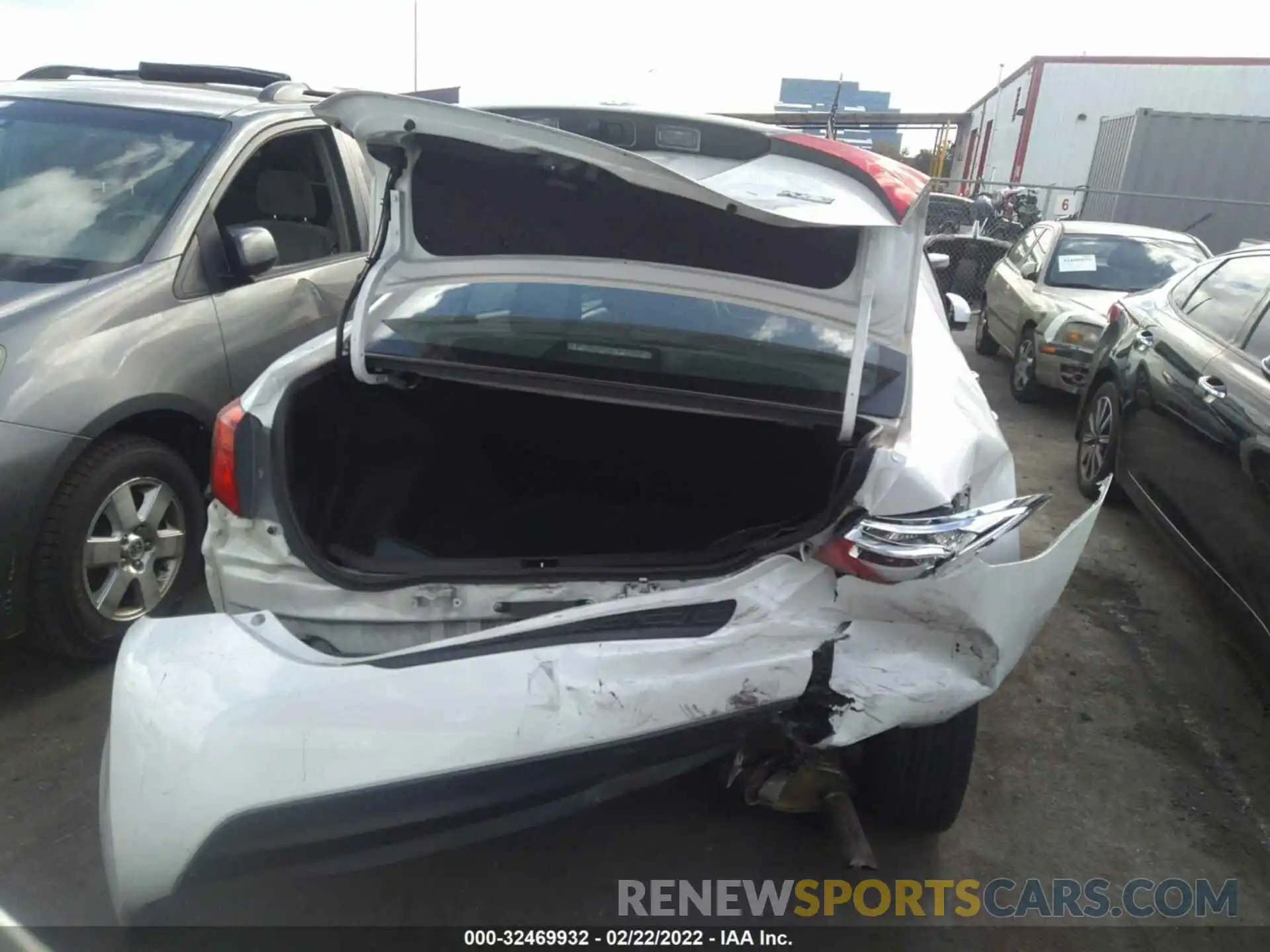 6 Photograph of a damaged car 5YFBURHE5KP917915 TOYOTA COROLLA 2019