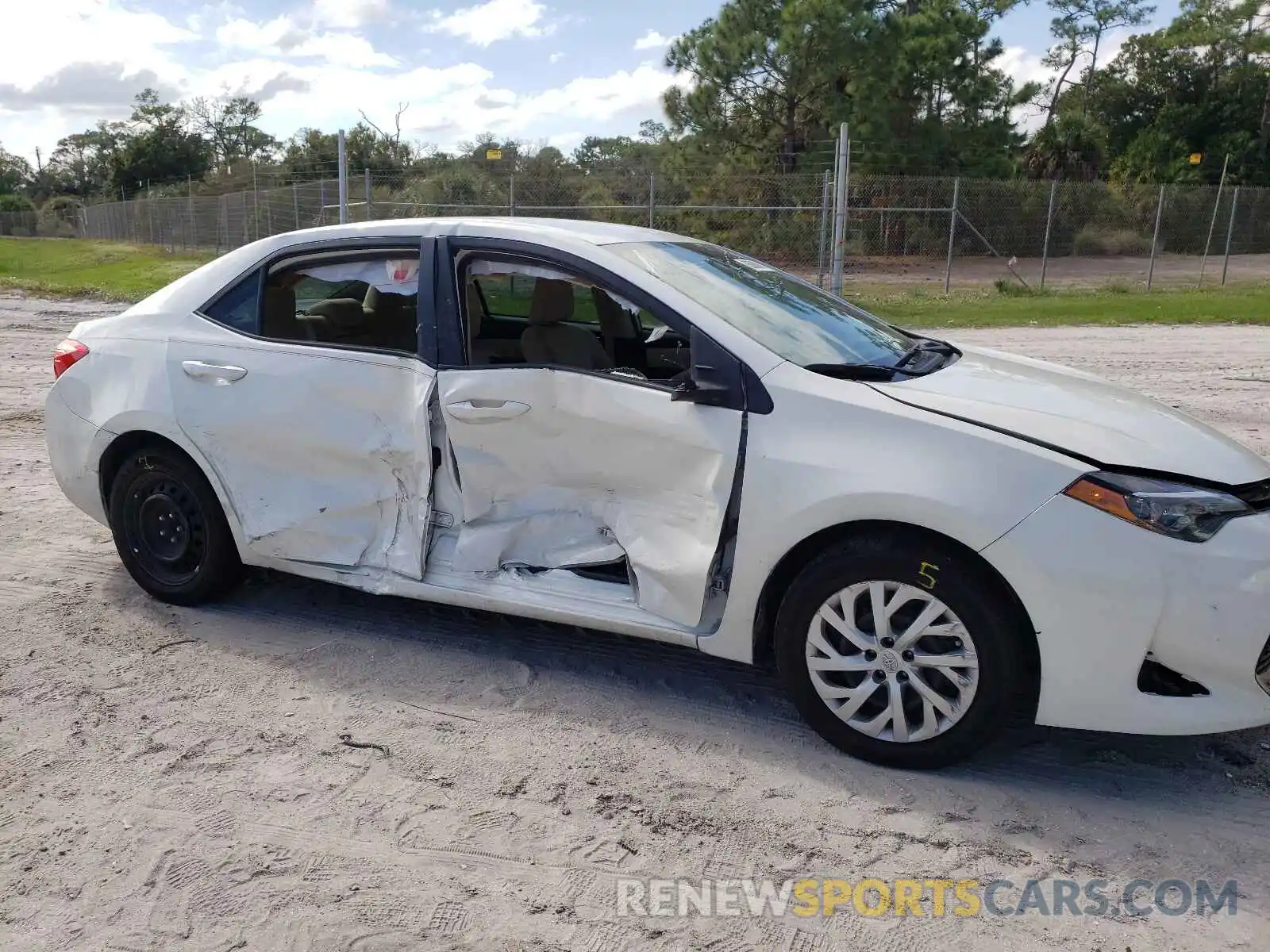 9 Photograph of a damaged car 5YFBURHE5KP918059 TOYOTA COROLLA 2019