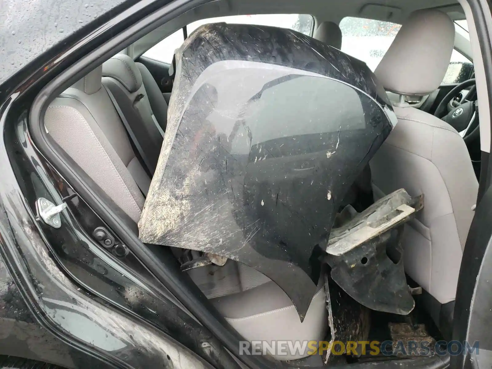 6 Photograph of a damaged car 5YFBURHE5KP919132 TOYOTA COROLLA 2019