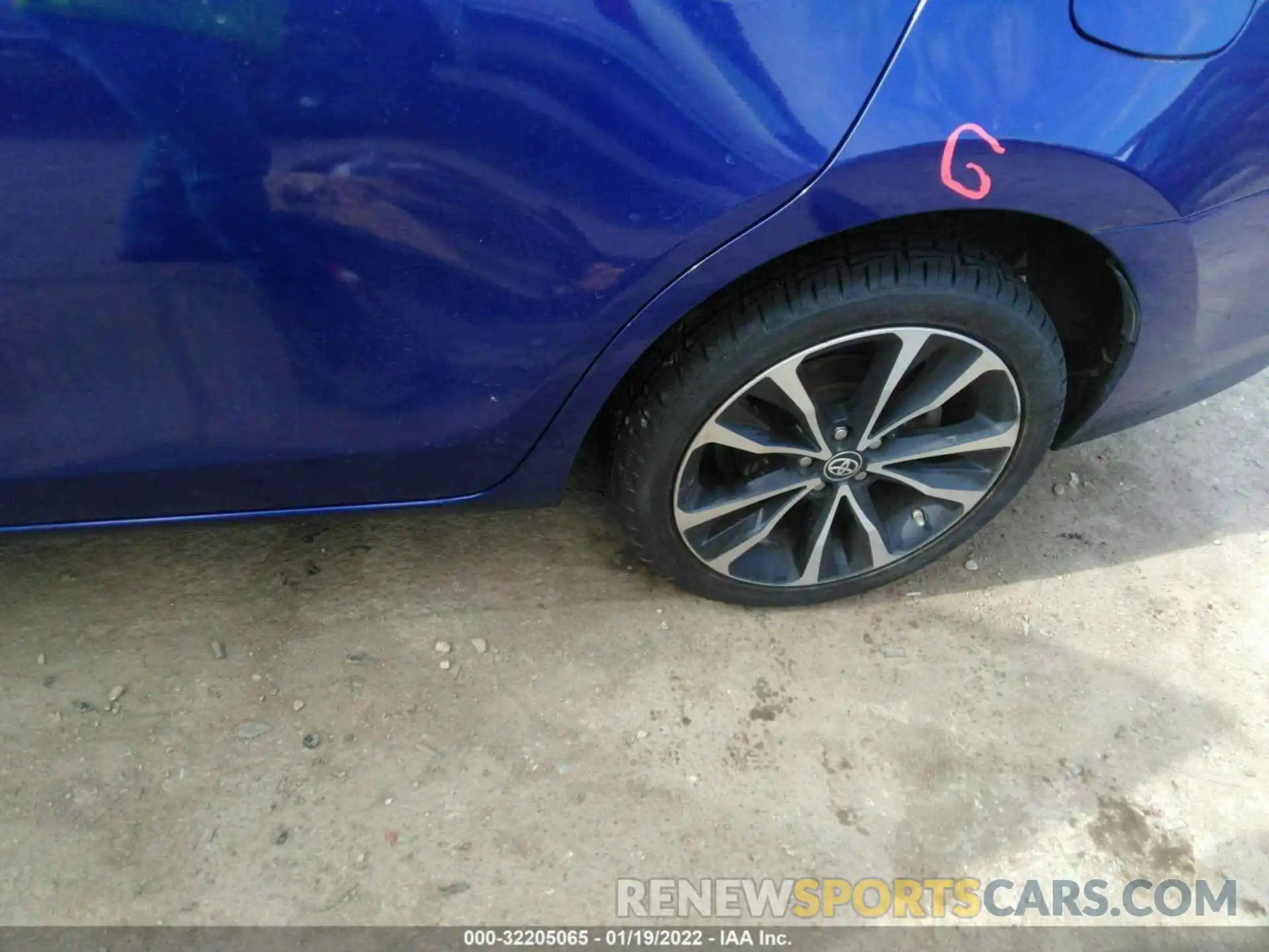 13 Photograph of a damaged car 5YFBURHE5KP920474 TOYOTA COROLLA 2019