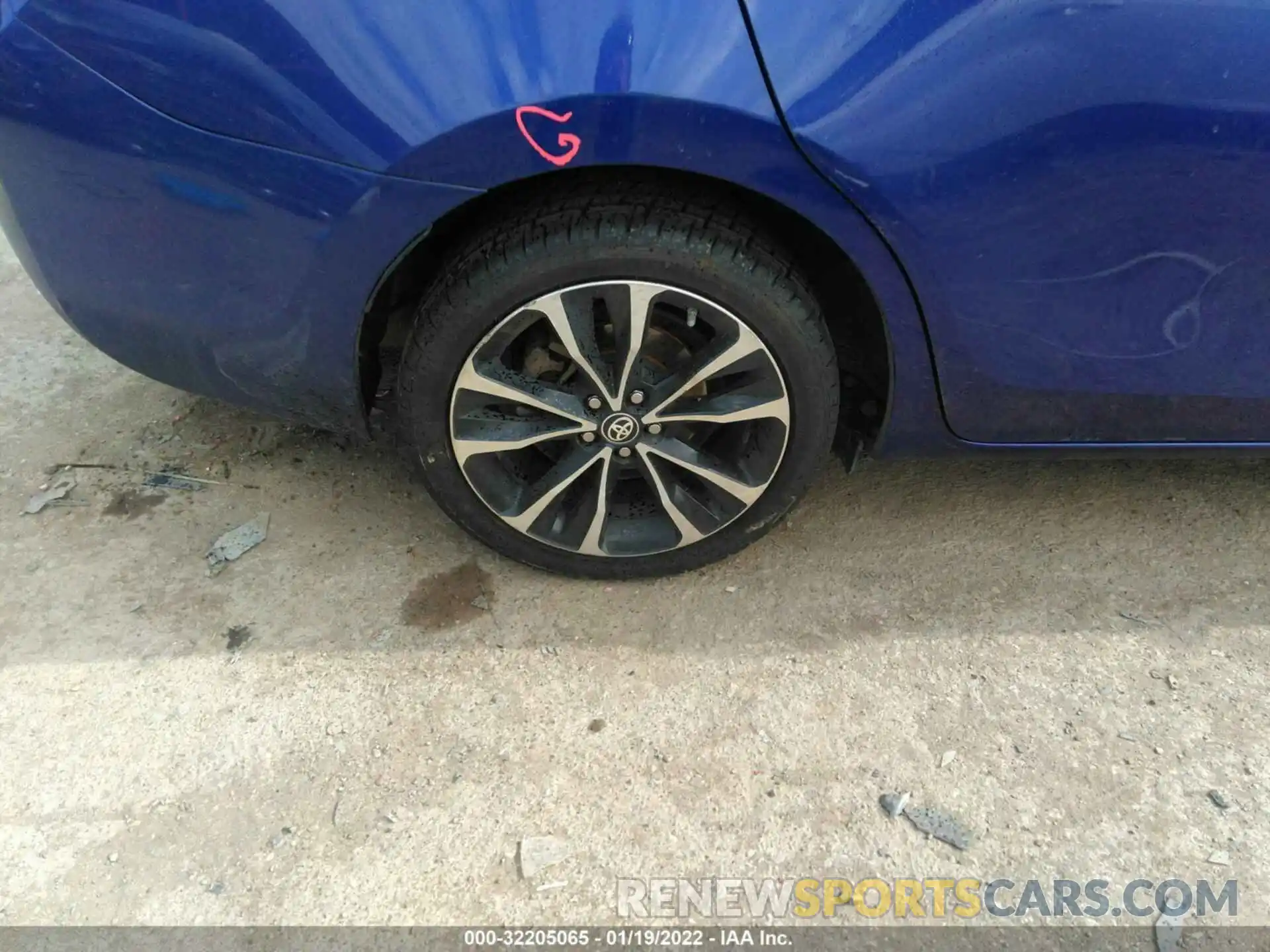 15 Photograph of a damaged car 5YFBURHE5KP920474 TOYOTA COROLLA 2019