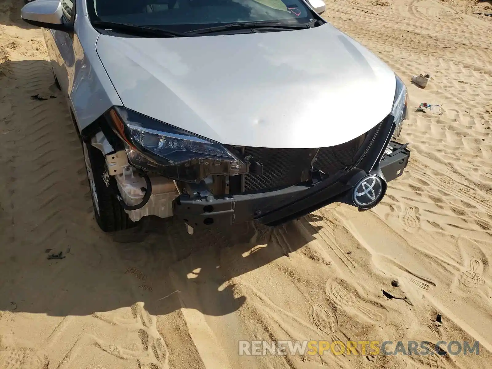 9 Photograph of a damaged car 5YFBURHE5KP920765 TOYOTA COROLLA 2019