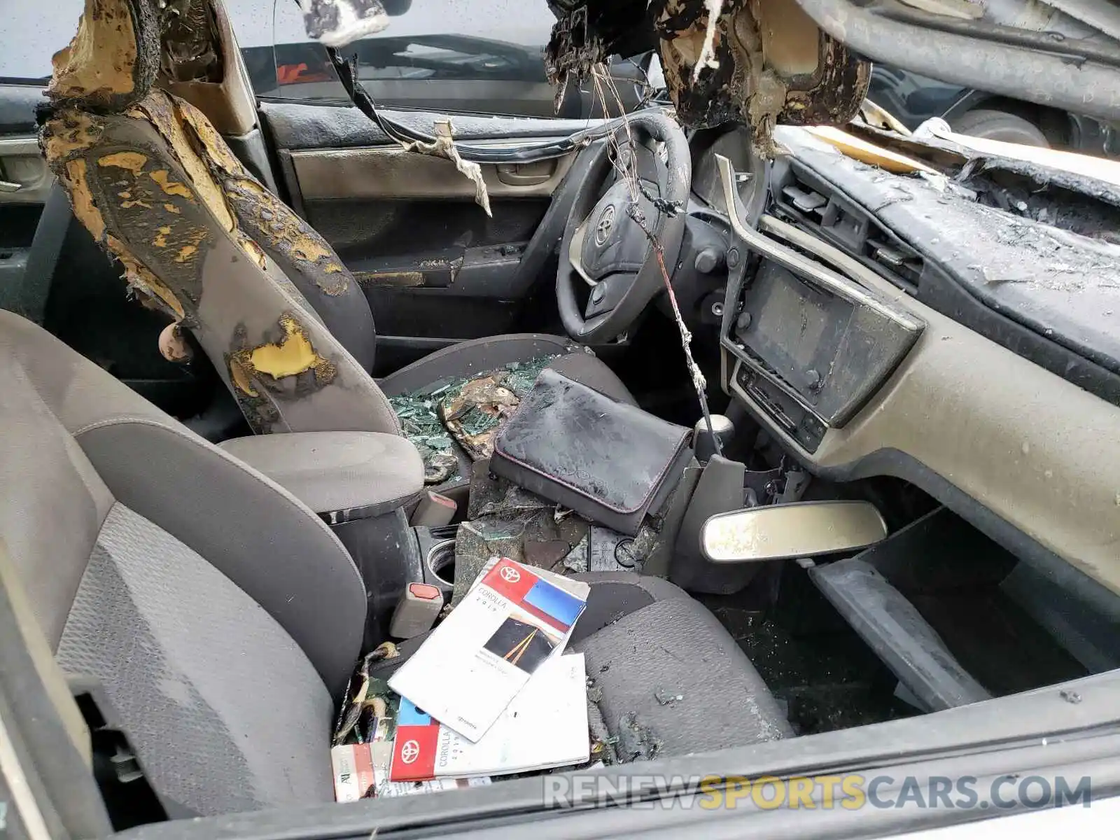 5 Photograph of a damaged car 5YFBURHE5KP921673 TOYOTA COROLLA 2019