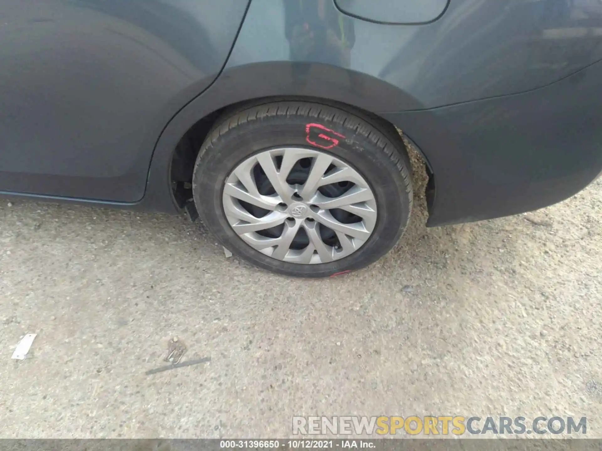 13 Photograph of a damaged car 5YFBURHE5KP923505 TOYOTA COROLLA 2019