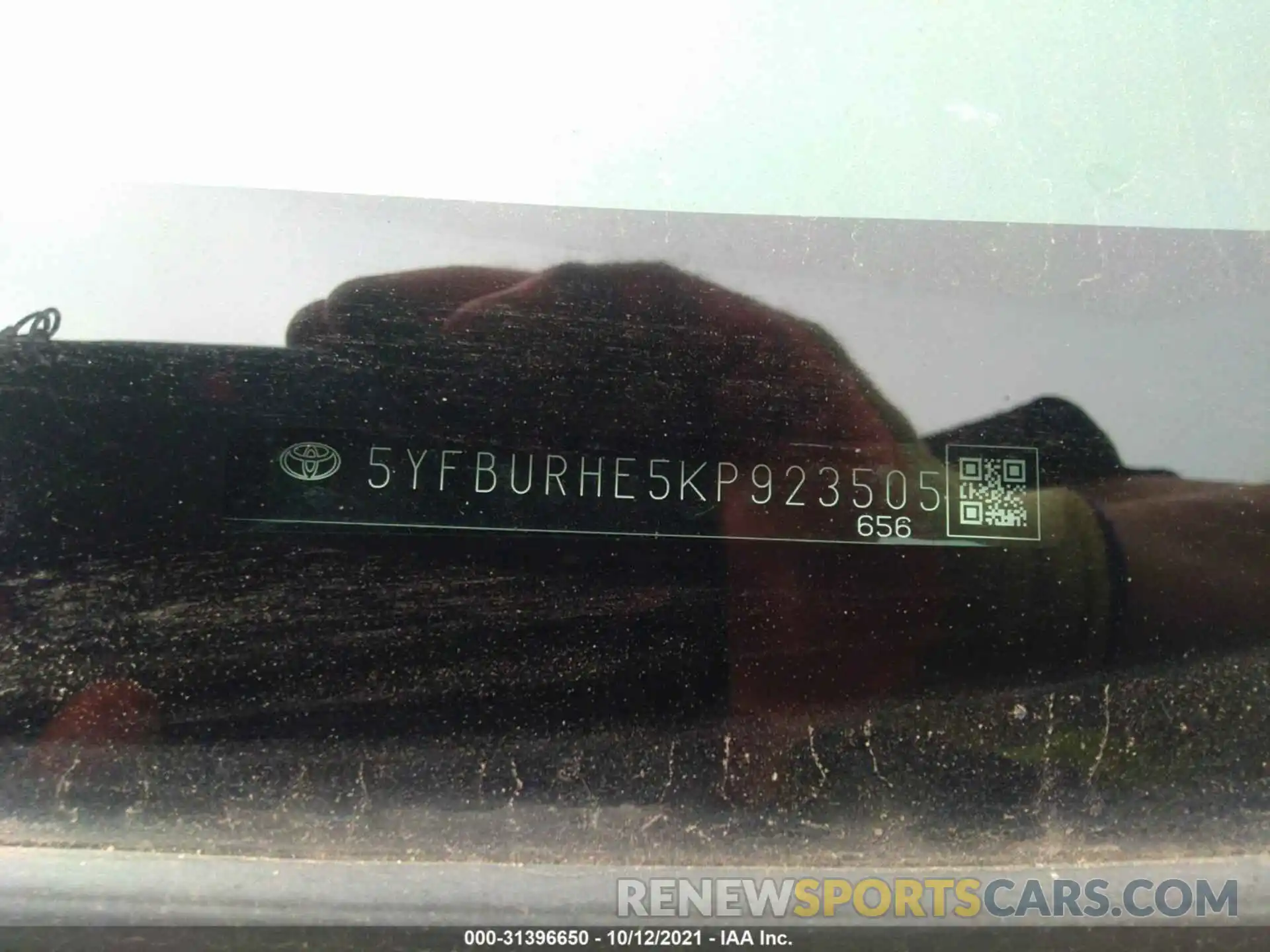 9 Photograph of a damaged car 5YFBURHE5KP923505 TOYOTA COROLLA 2019