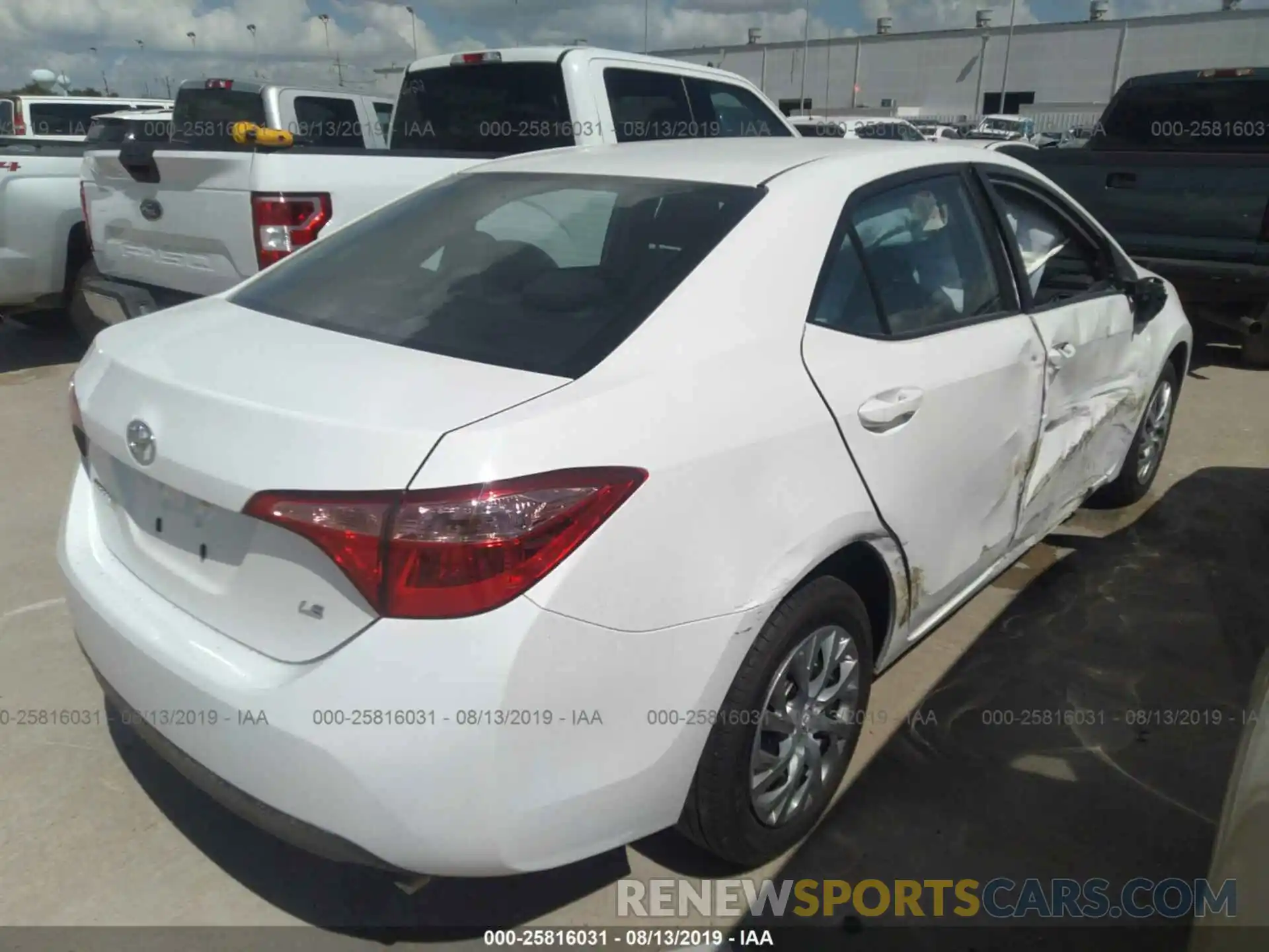 4 Photograph of a damaged car 5YFBURHE5KP925013 TOYOTA COROLLA 2019