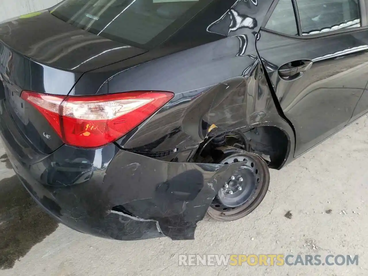 9 Photograph of a damaged car 5YFBURHE5KP927800 TOYOTA COROLLA 2019