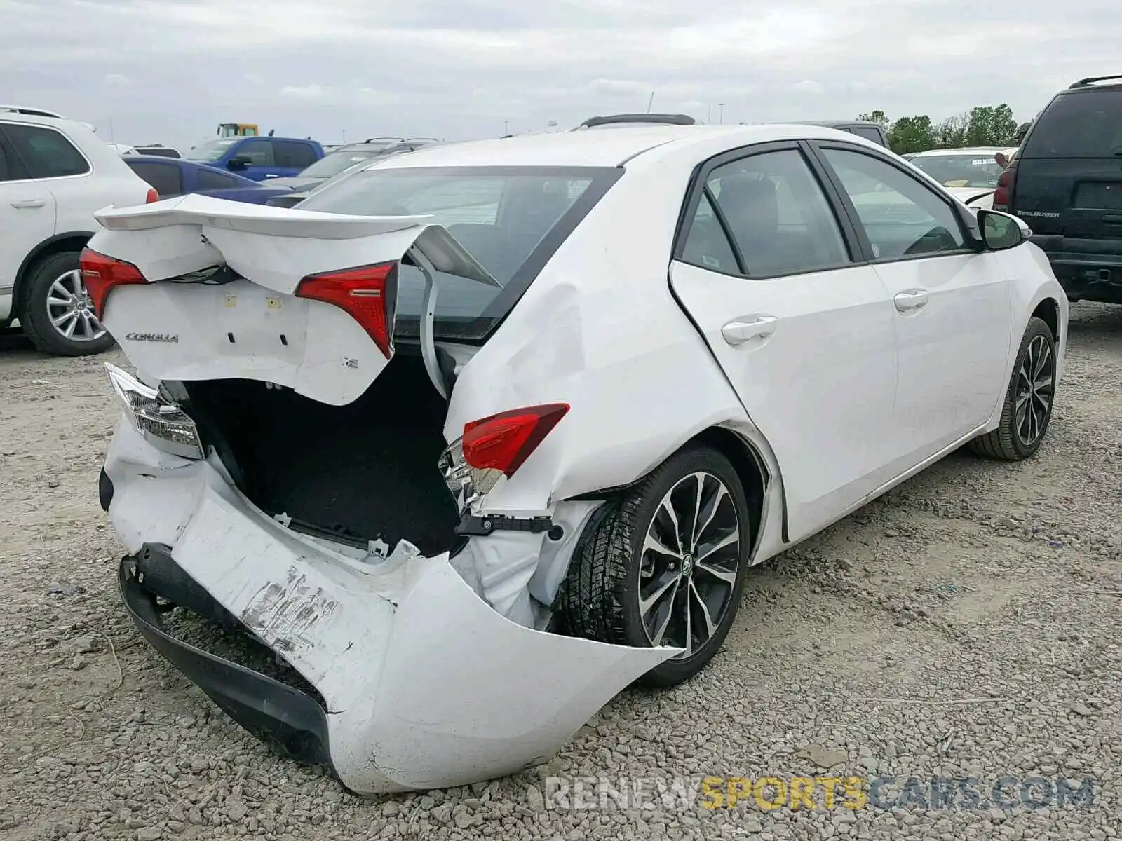 4 Photograph of a damaged car 5YFBURHE5KP927831 TOYOTA COROLLA 2019