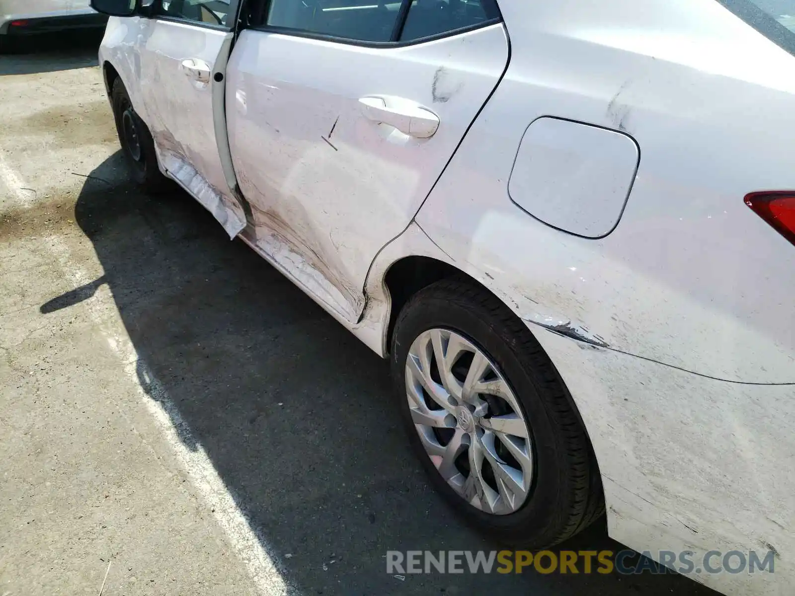 9 Photograph of a damaged car 5YFBURHE5KP931684 TOYOTA COROLLA 2019