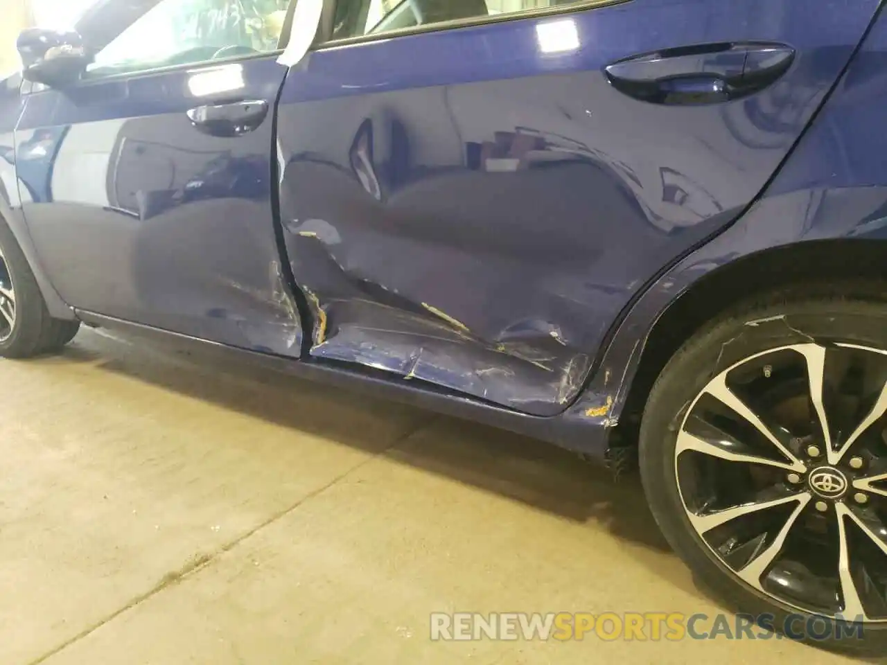 9 Photograph of a damaged car 5YFBURHE5KP932124 TOYOTA COROLLA 2019