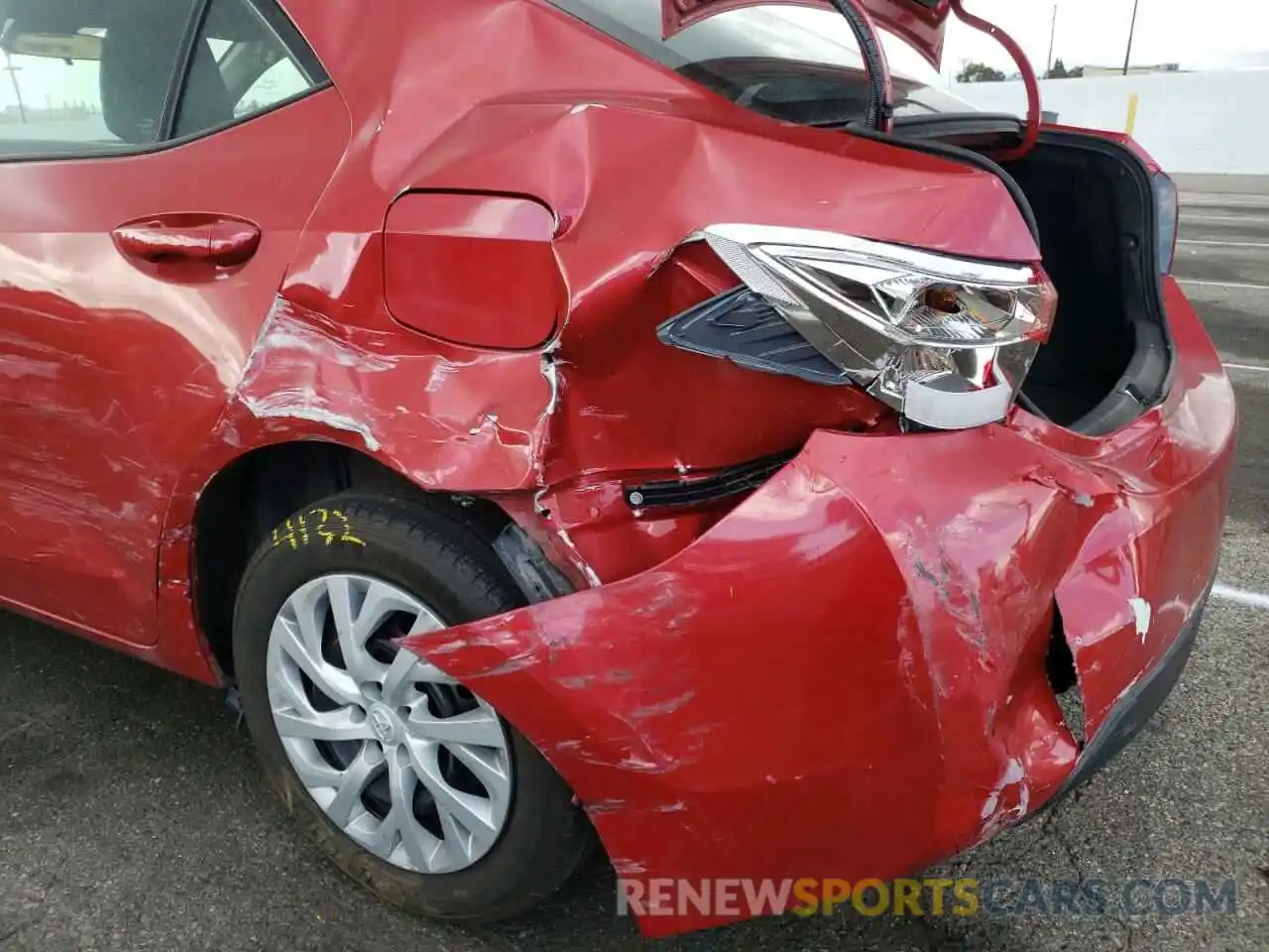 9 Photograph of a damaged car 5YFBURHE5KP933306 TOYOTA COROLLA 2019