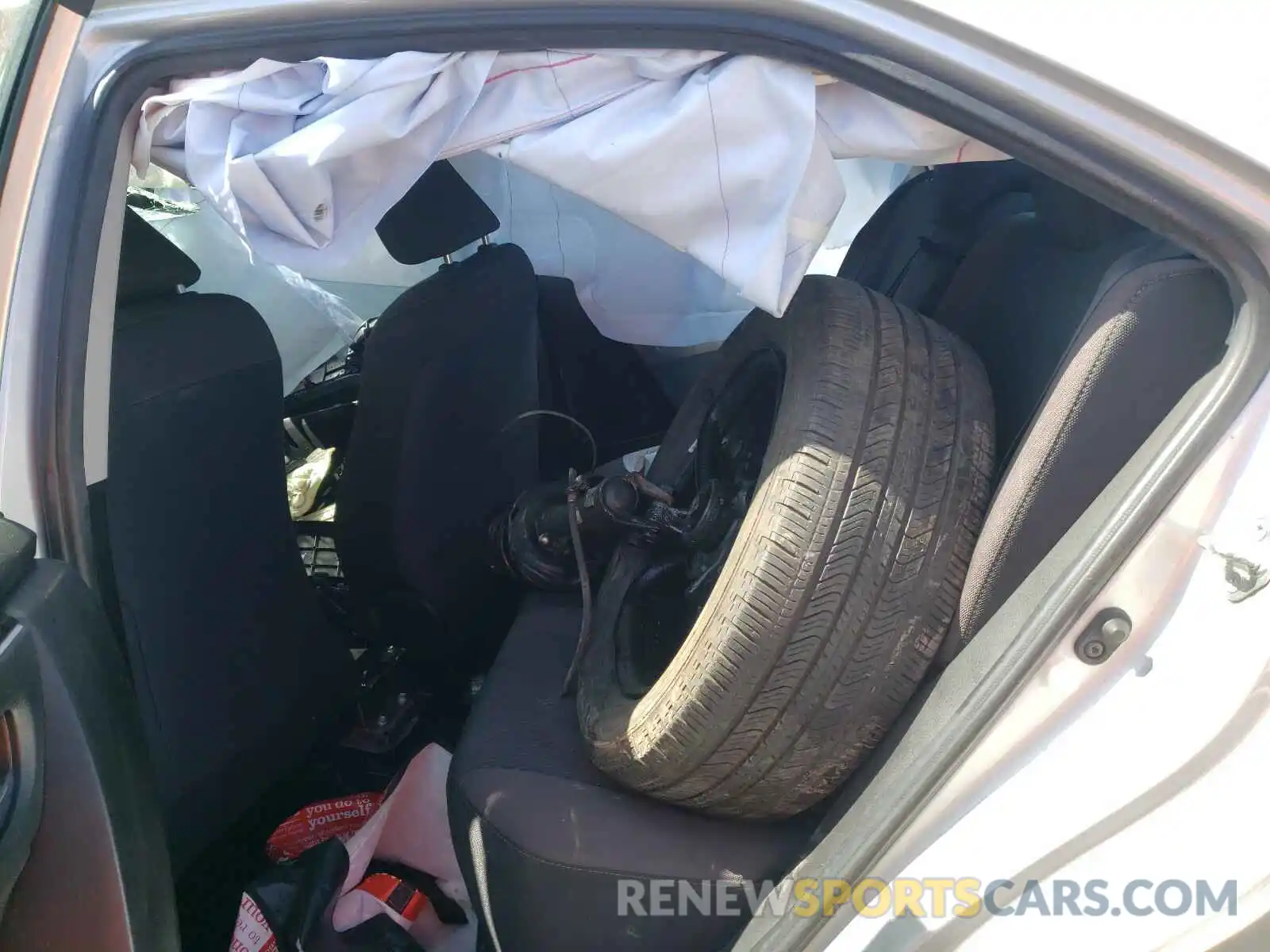 6 Photograph of a damaged car 5YFBURHE5KP933662 TOYOTA COROLLA 2019